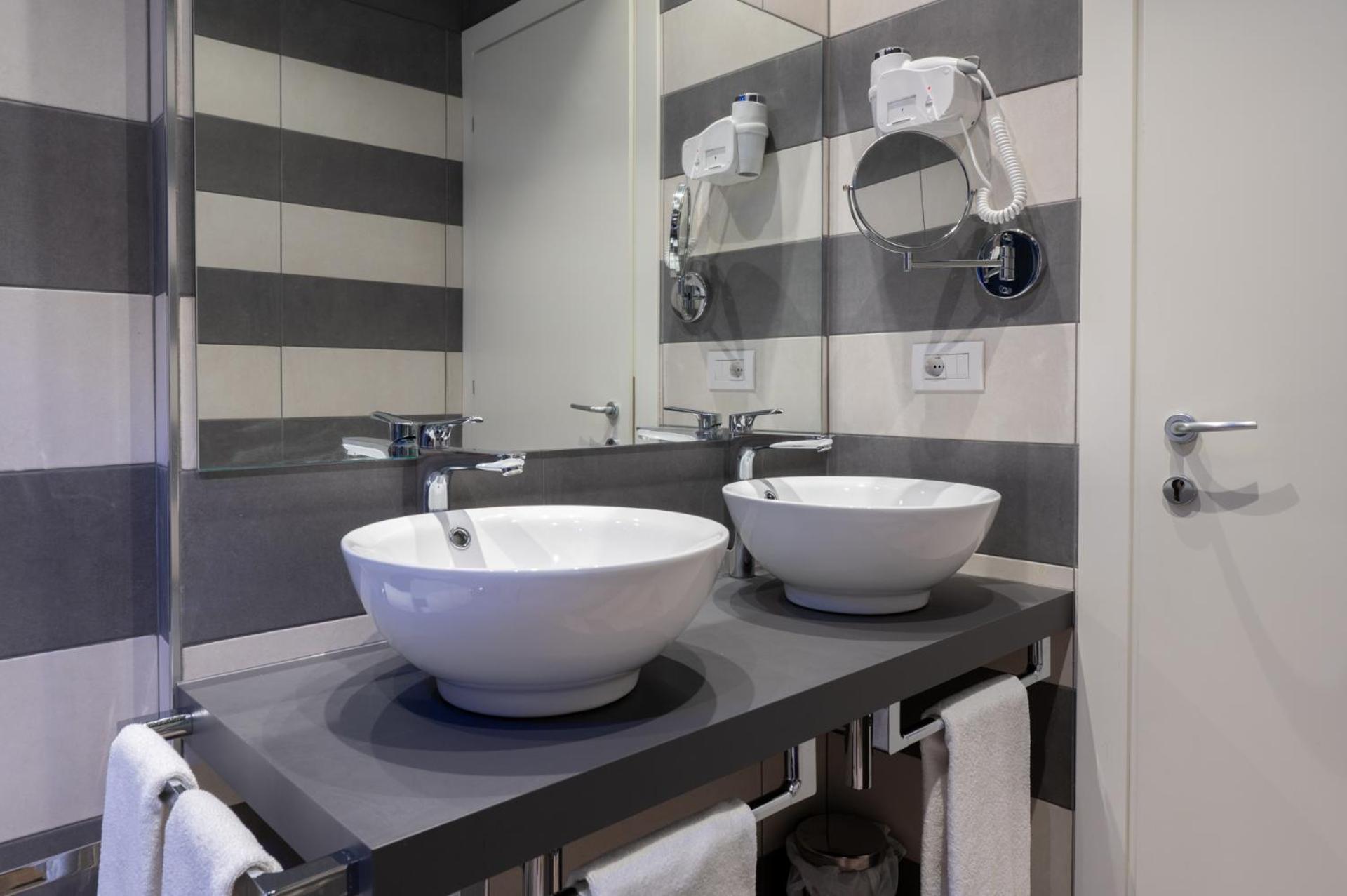 Hotel Monte Rosa - Photo 109