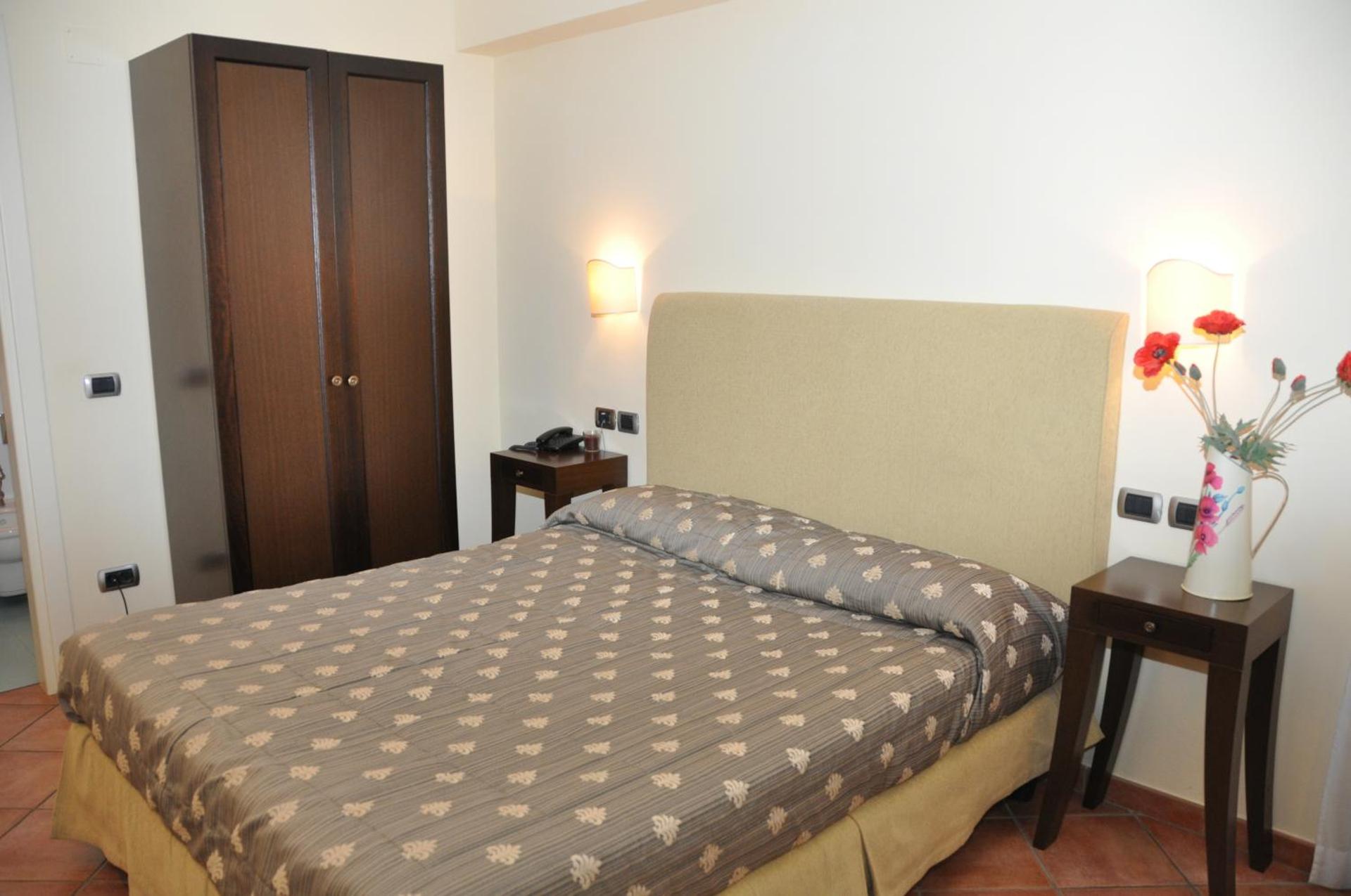 Hotel Urbano V - Photo 22