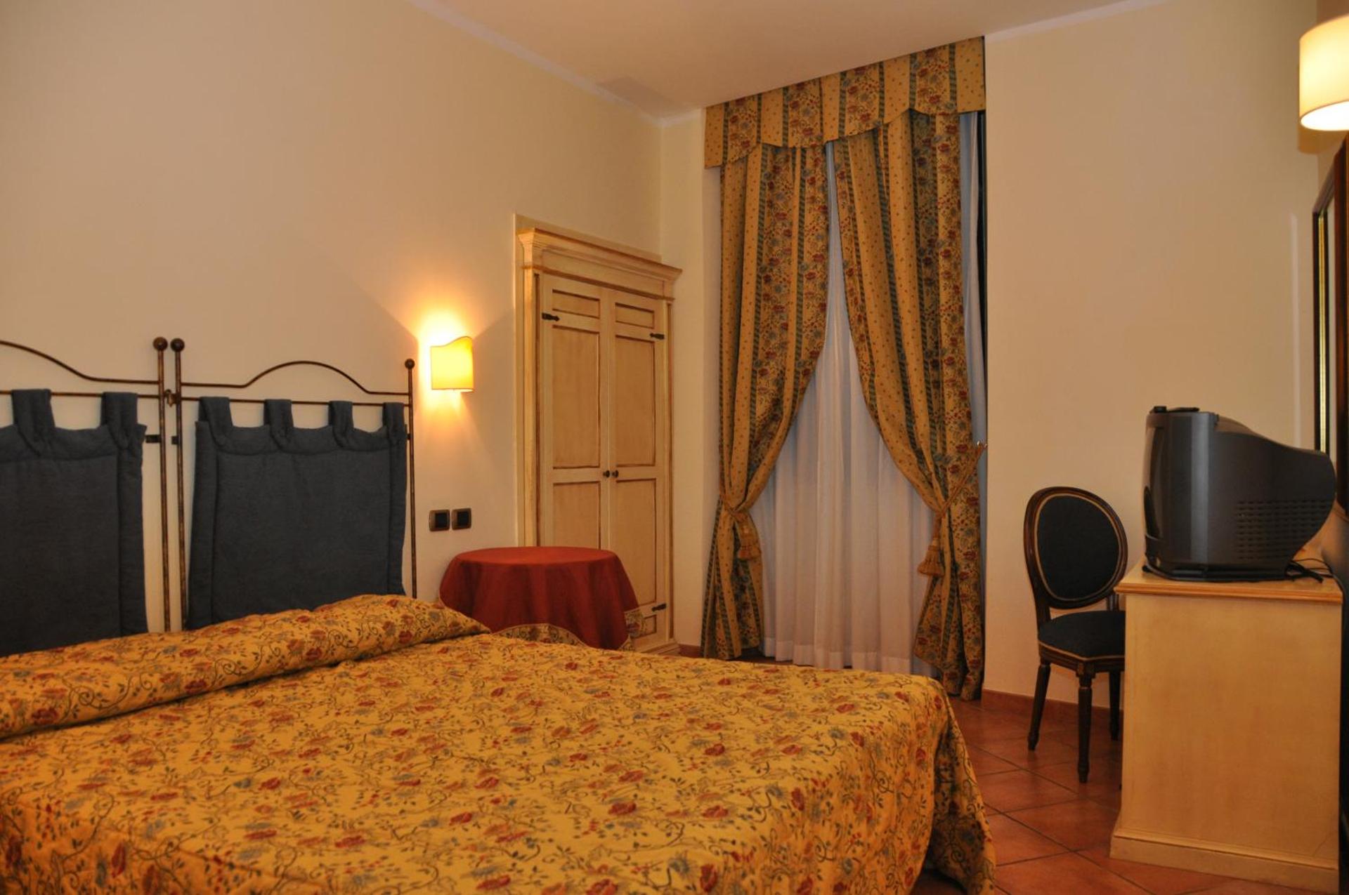 Hotel Urbano V - Photo 28