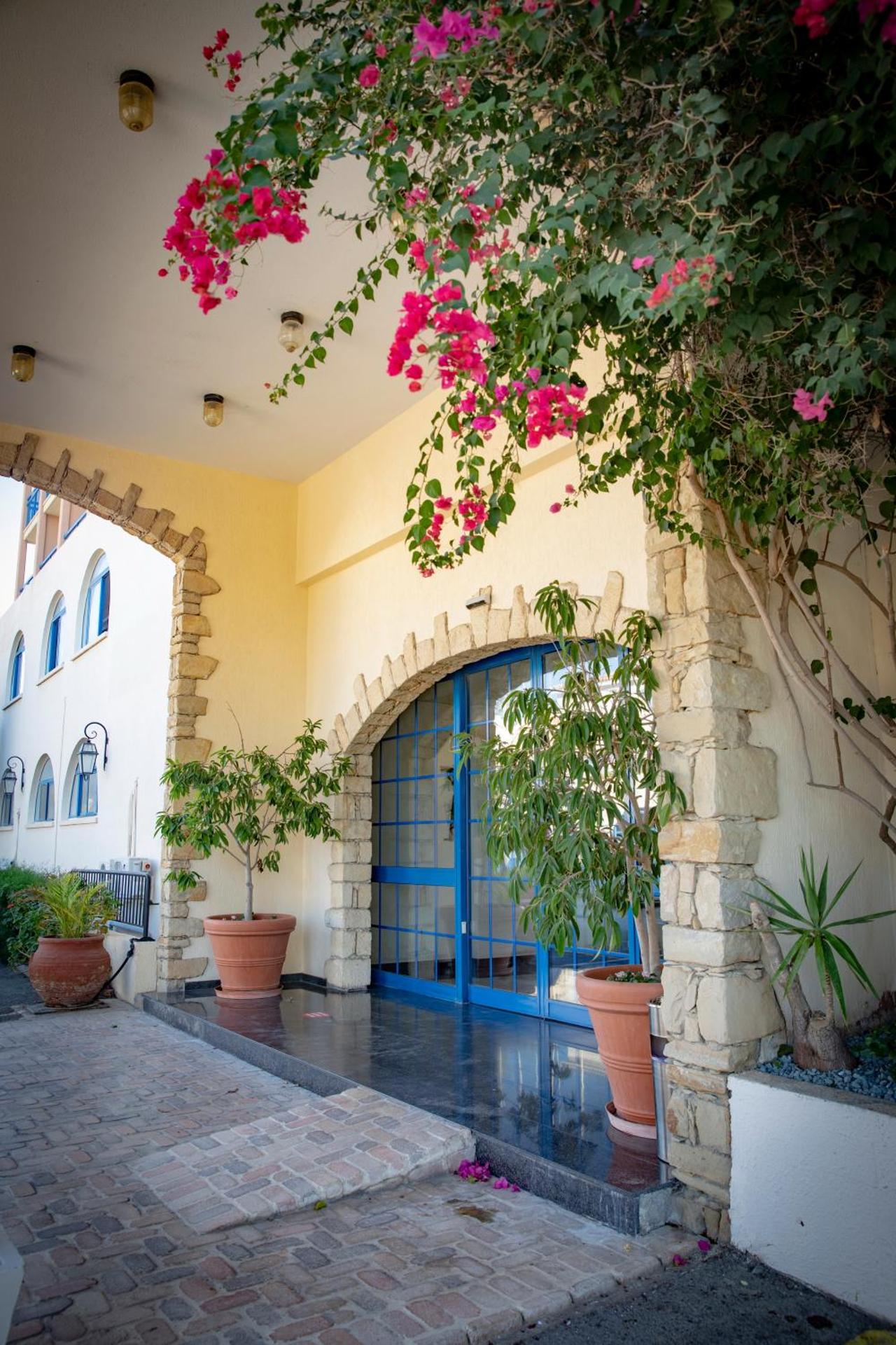 Navarria Blue Hotel - Photo 26