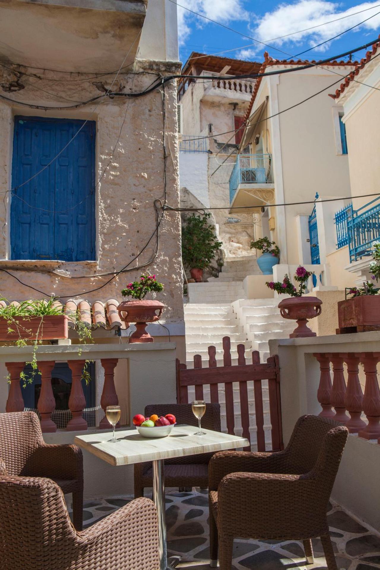 7 Brothers Hotel - Photo 4