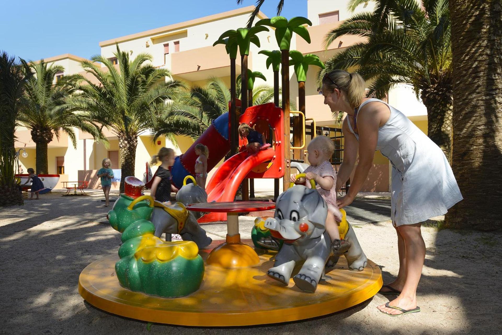 Hotel Oasis - Photo 88