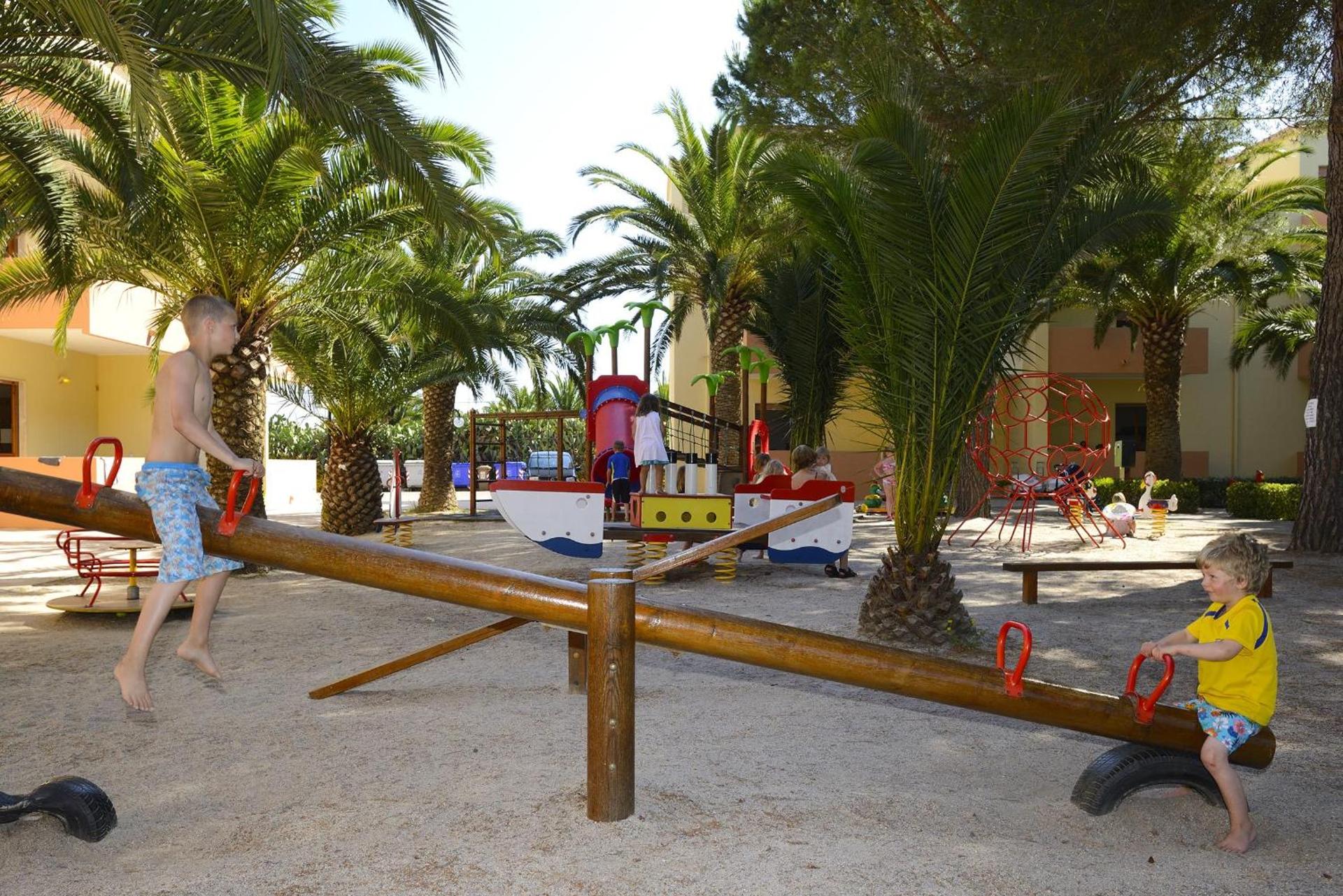 Hotel Oasis - Photo 86