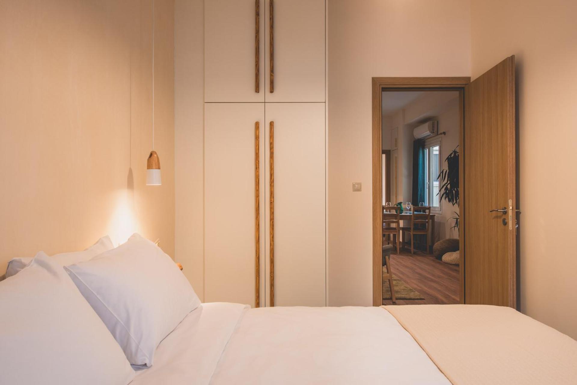 Luxury Apartment with Acropolis view Terrace and Jacuzzi in the Heart of Athens - Living Stone Azurite - Photo 37