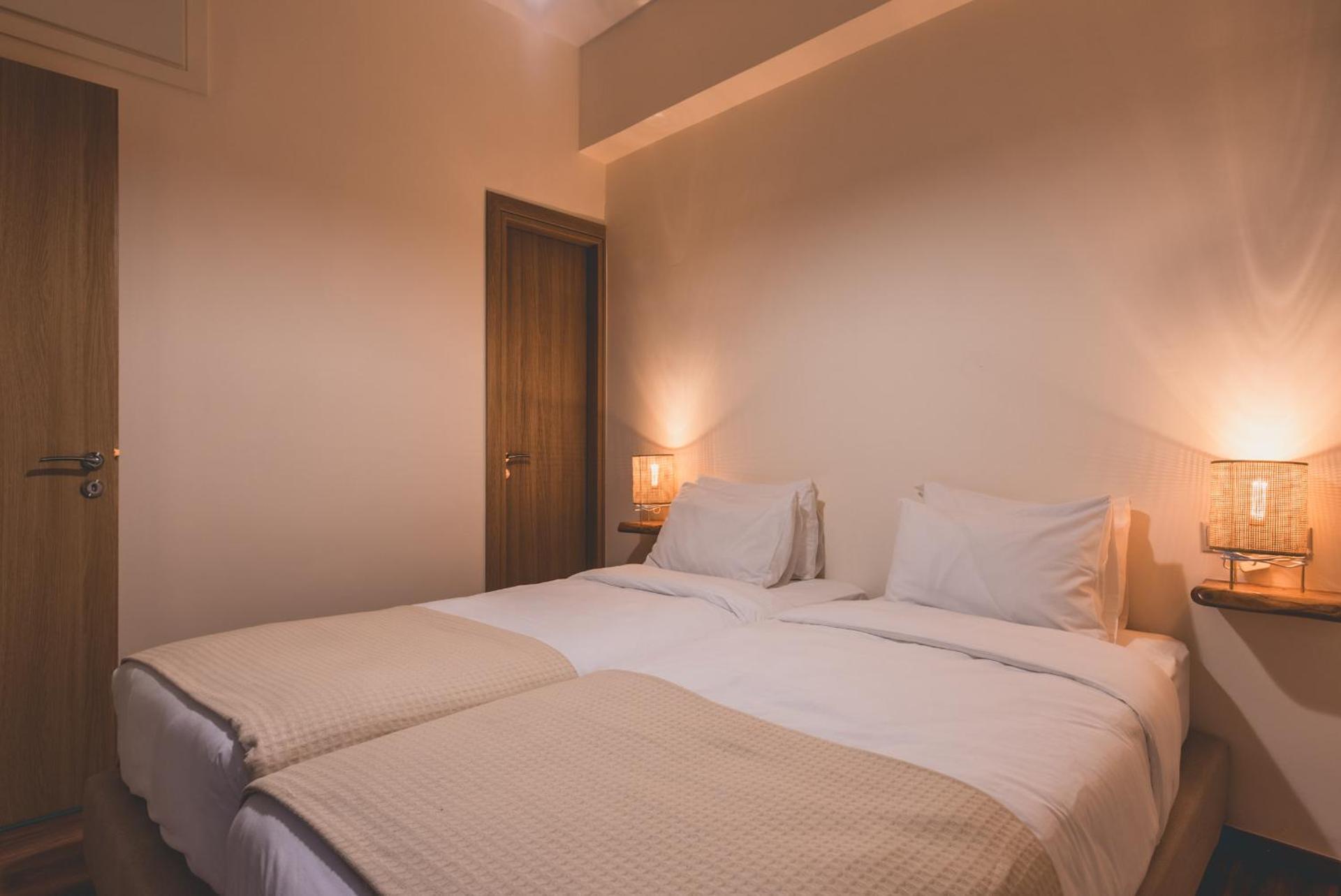 Luxury Apartment with Acropolis view Terrace and Jacuzzi in the Heart of Athens - Living Stone Azurite - Photo 40