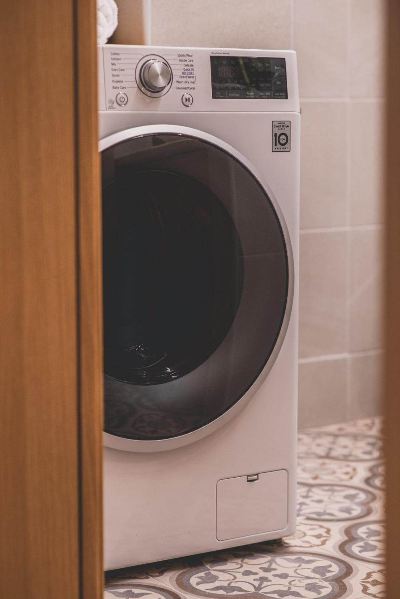 Luxury Apartment with Acropolis view Terrace and Jacuzzi in the Heart of Athens - Living Stone Azurite - Photo 44