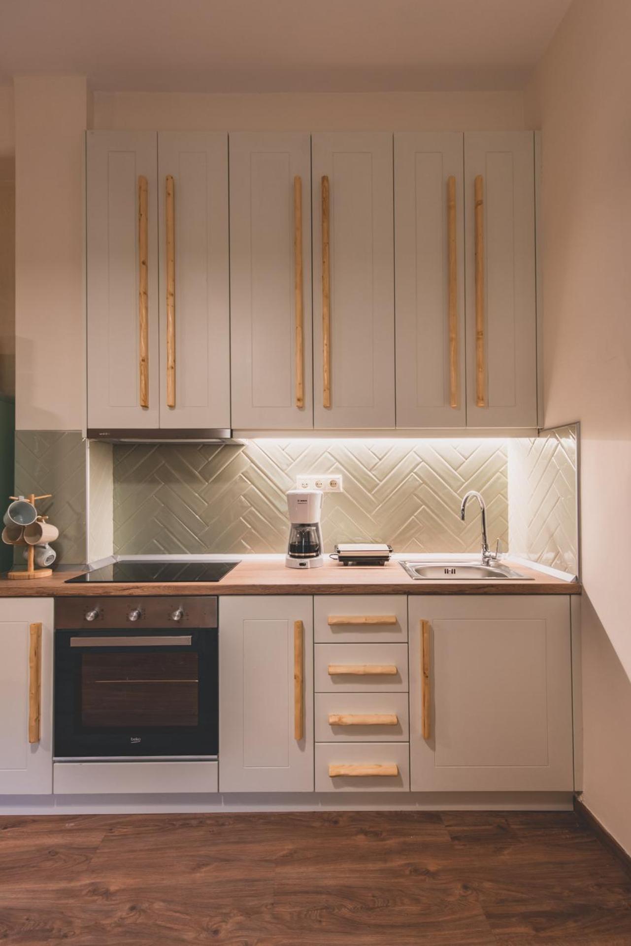 Luxury Apartment with Acropolis view Terrace and Jacuzzi in the Heart of Athens - Living Stone Azurite - Photo 45