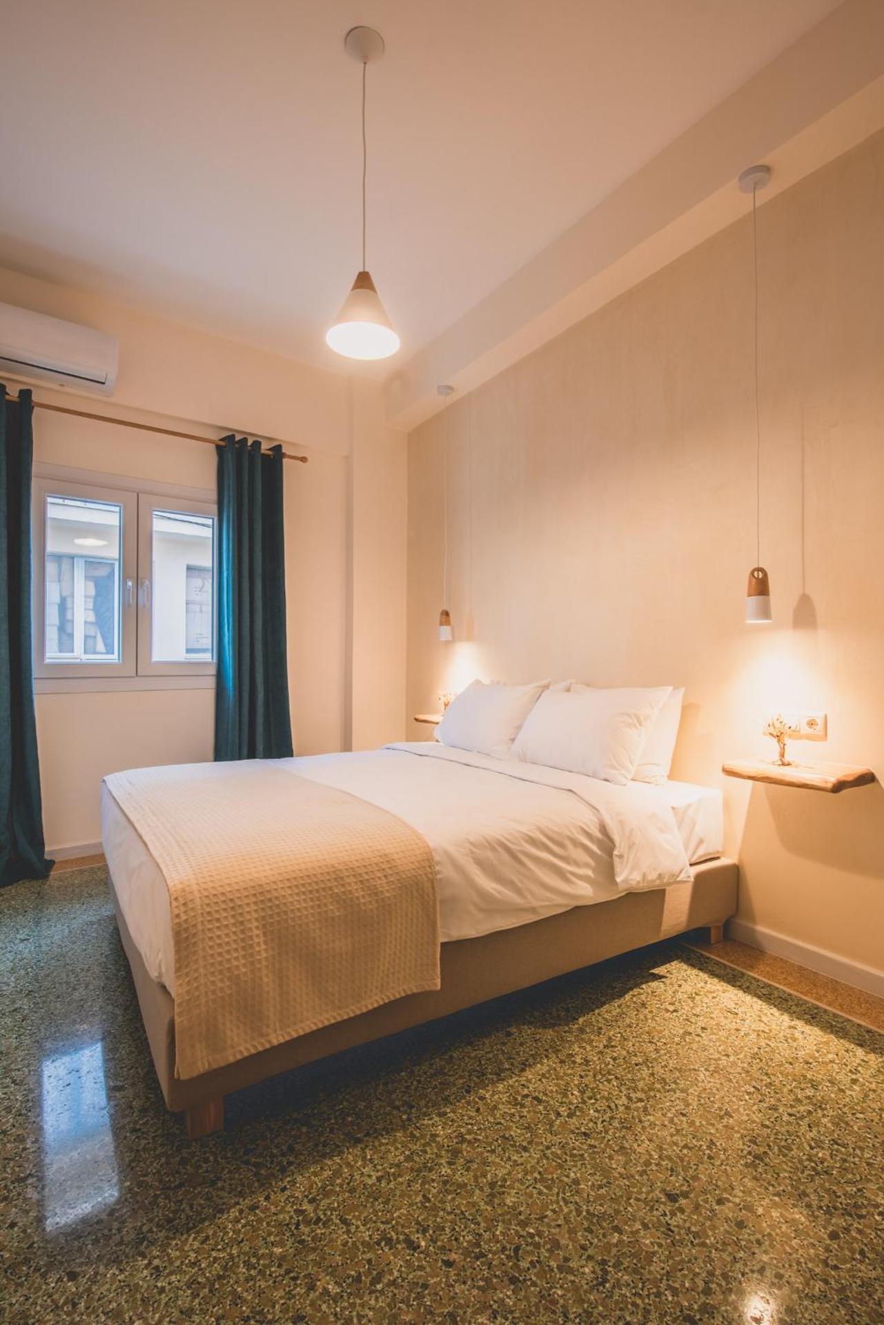 Luxury Apartment with Acropolis view Terrace and Jacuzzi in the Heart of Athens - Living Stone Azurite - Photo 49