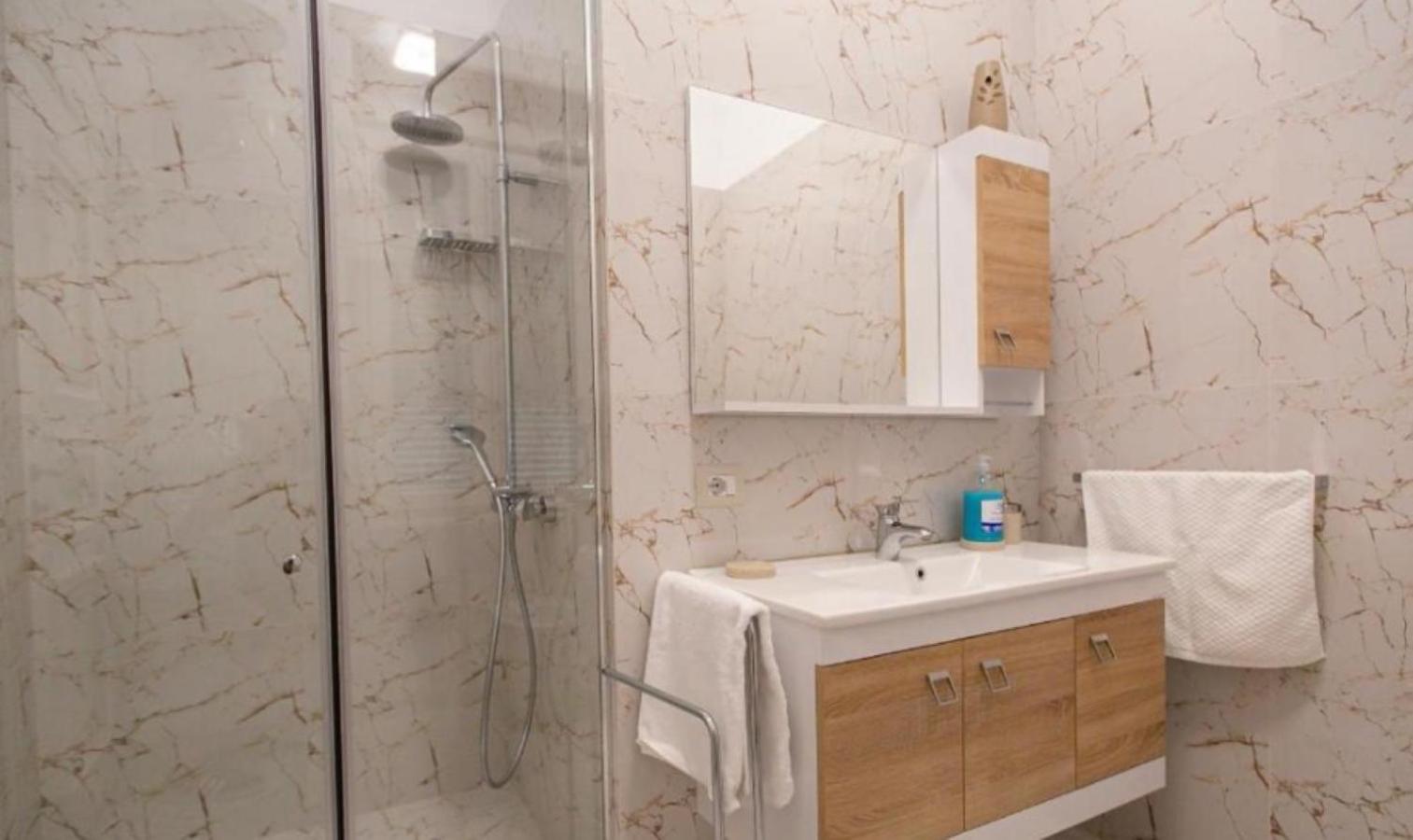 Ferdinand Hotel Rooms - Photo 19