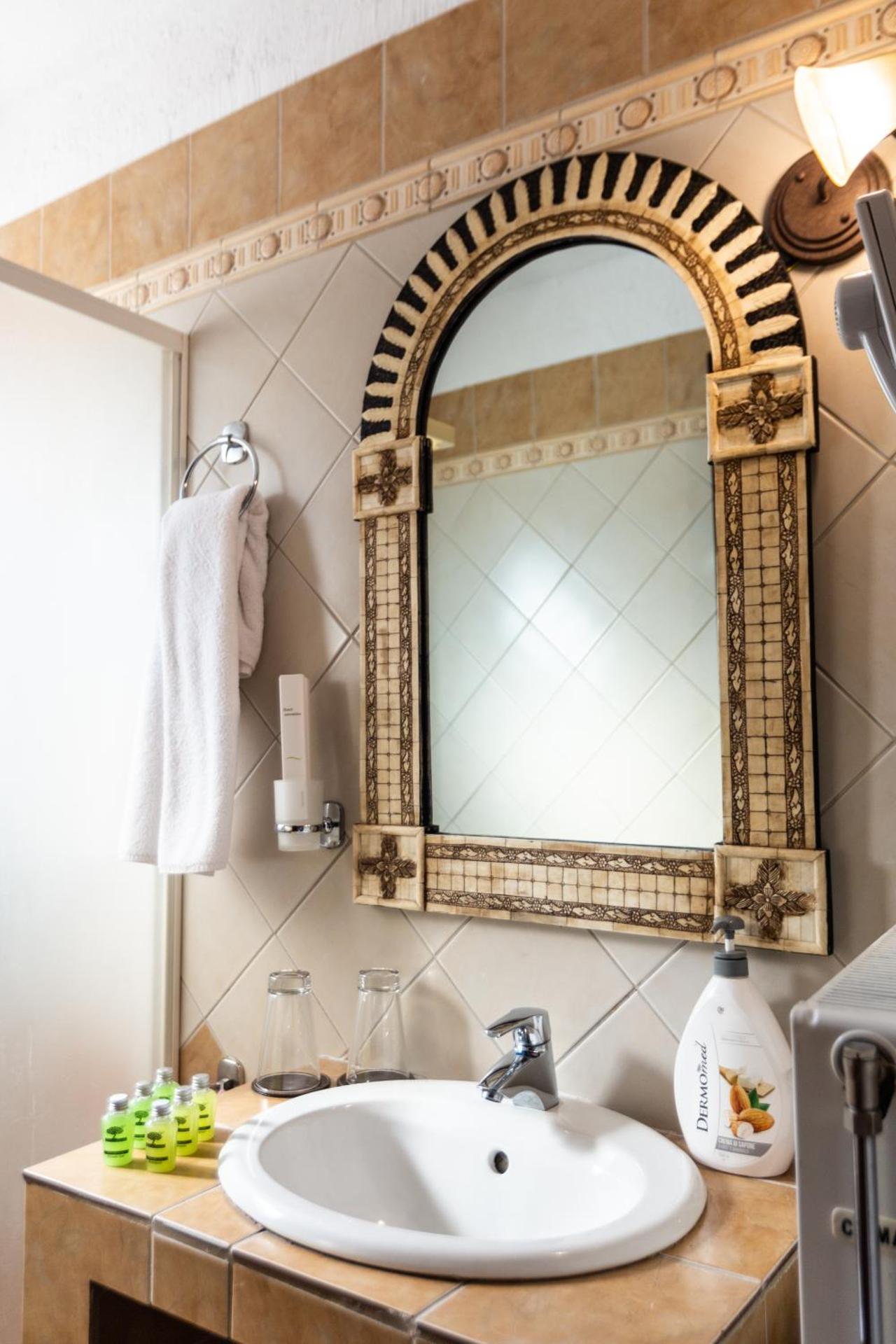 La Moara Boutique Hotel - Photo 11