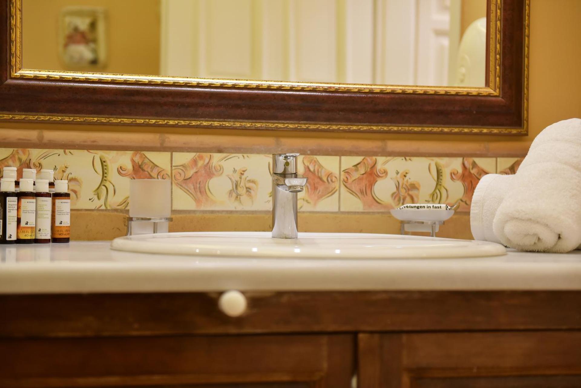 Angelica Traditional Boutique Hotel - Photo 35