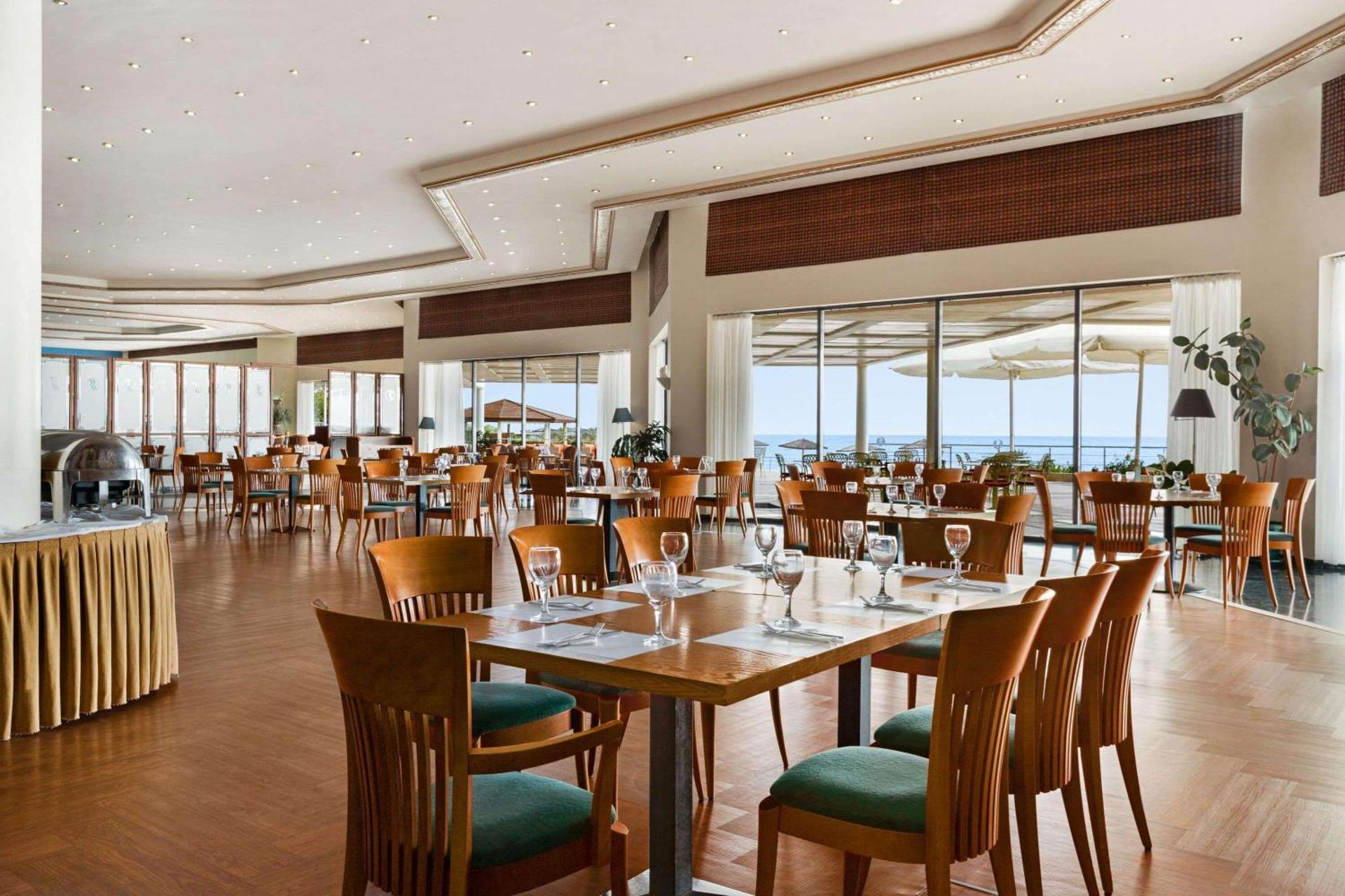 Ramada Plaza by Wyndham Thraki - Photo 98