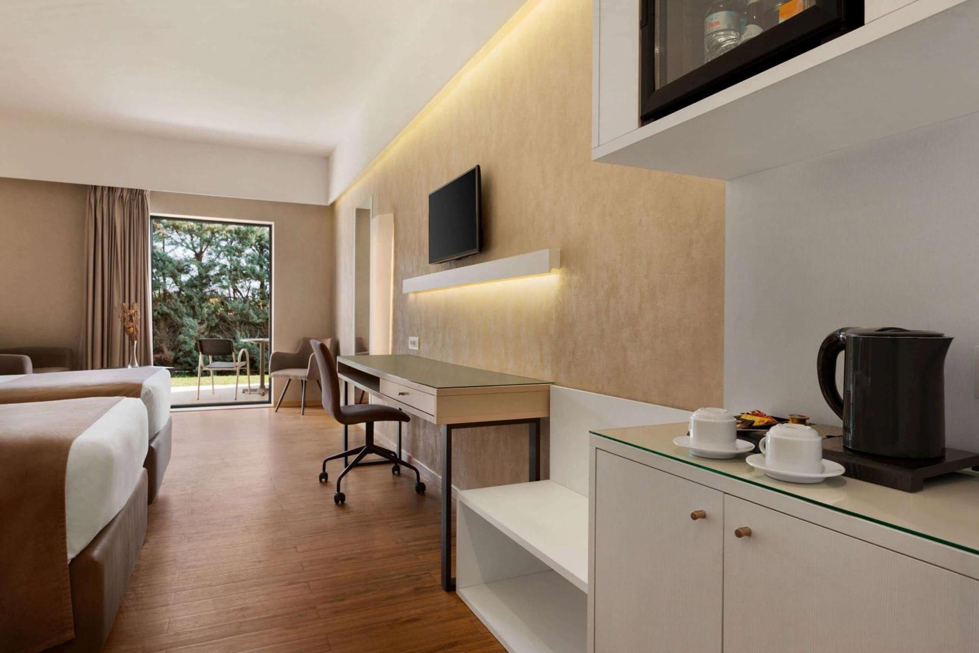 Ramada Plaza by Wyndham Thraki - Photo 101