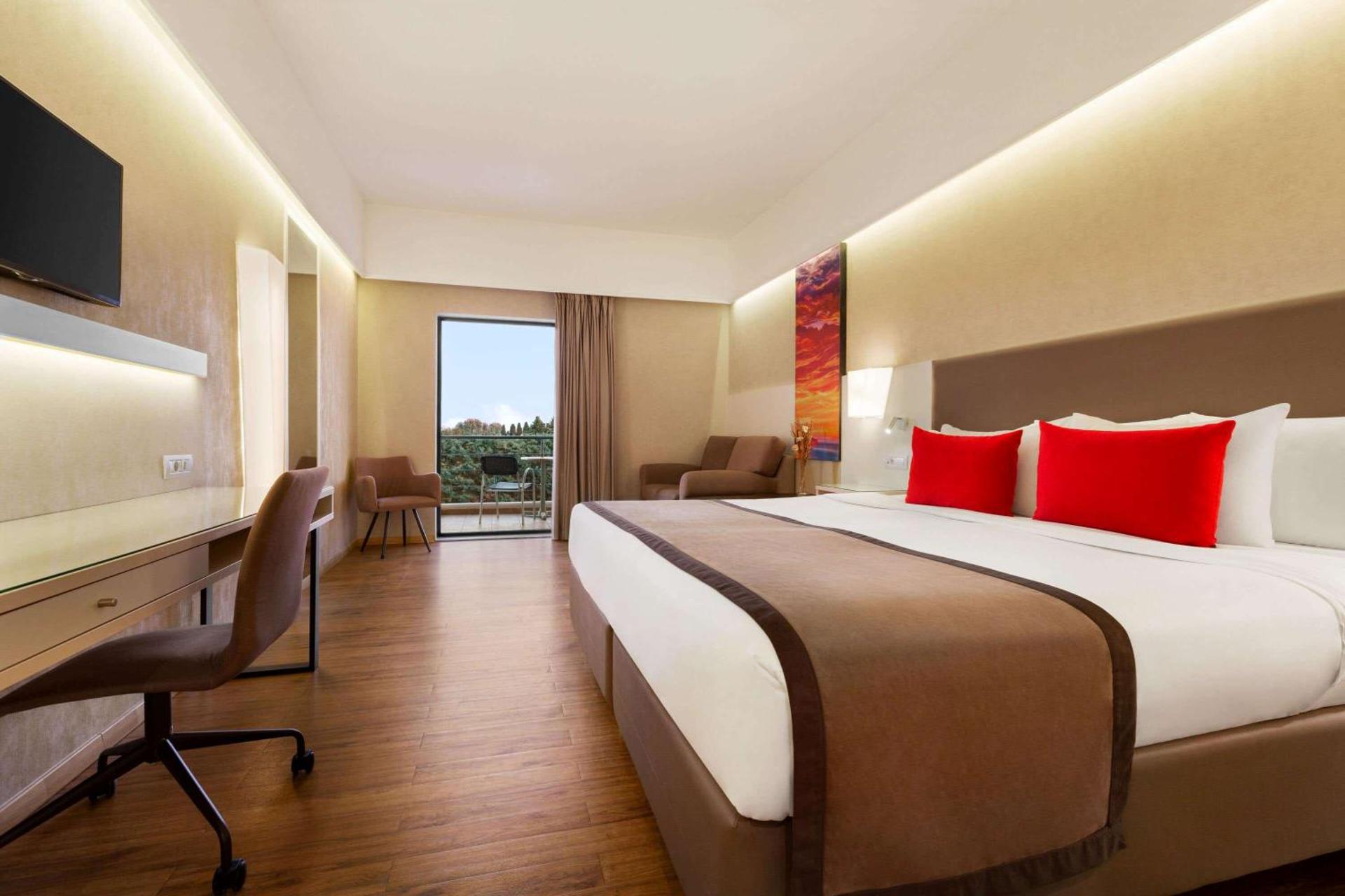 Ramada Plaza by Wyndham Thraki - Photo 99