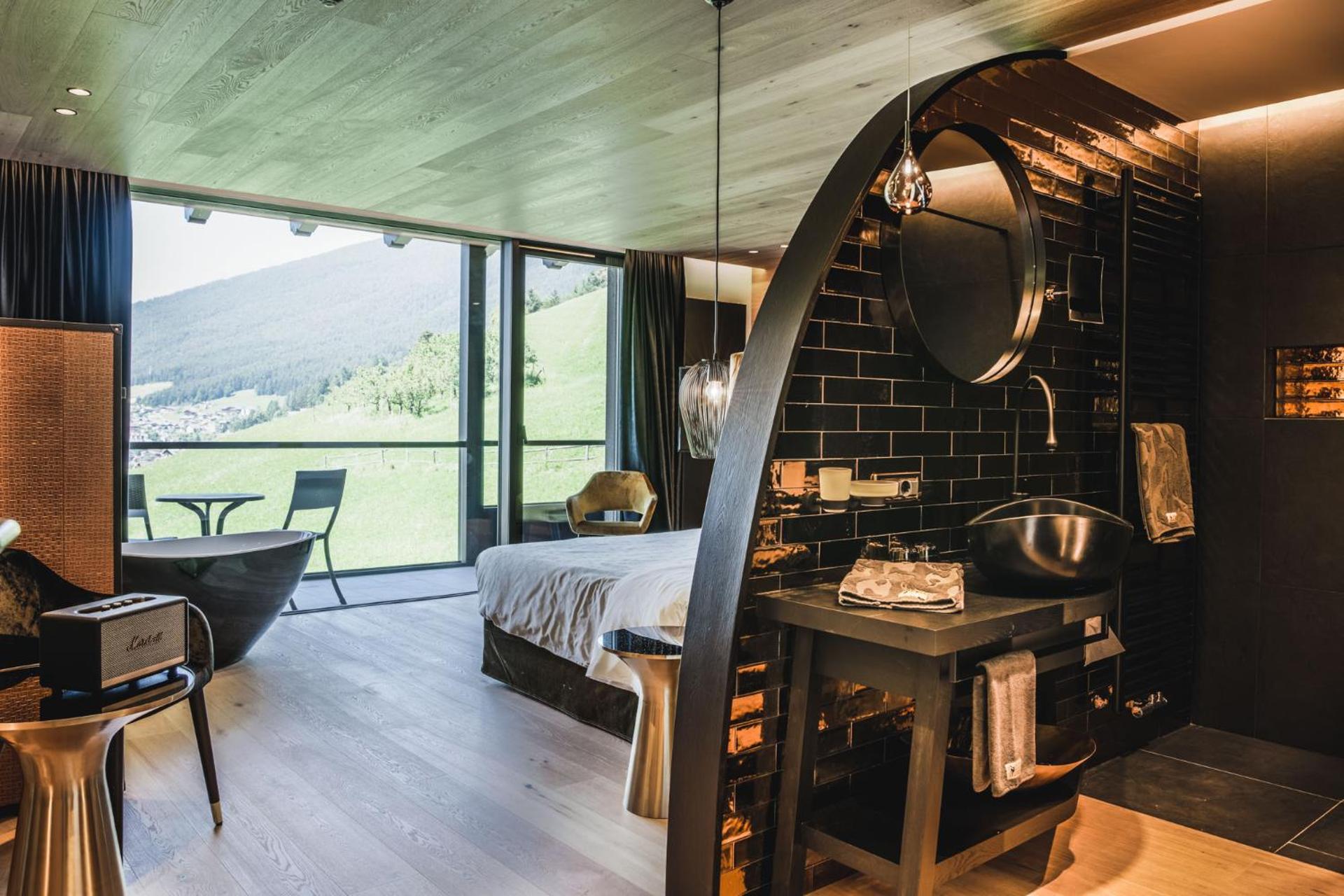 Junior Suite with Mountain View - Photo 3