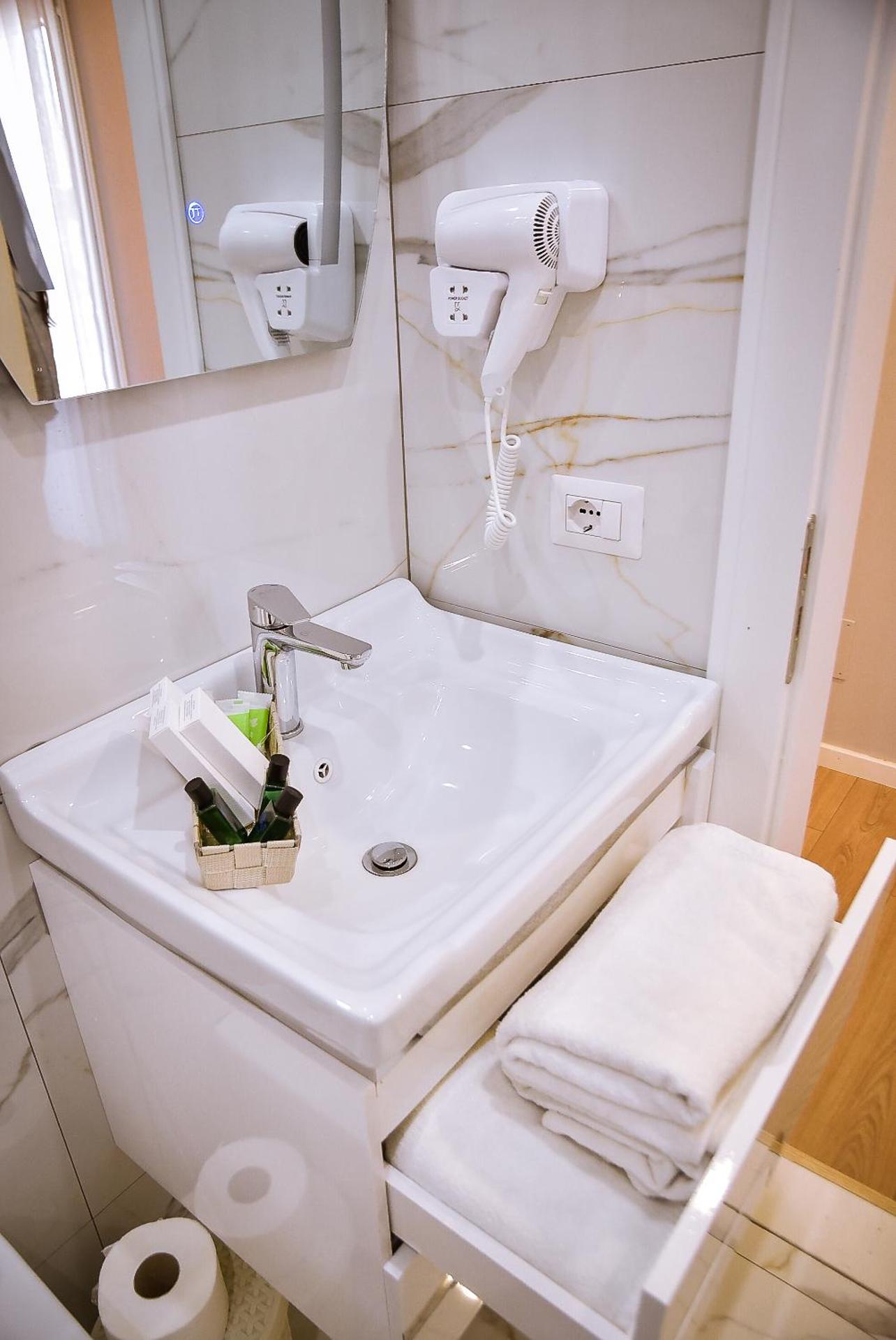 Hotel Jurgen - Photo 93