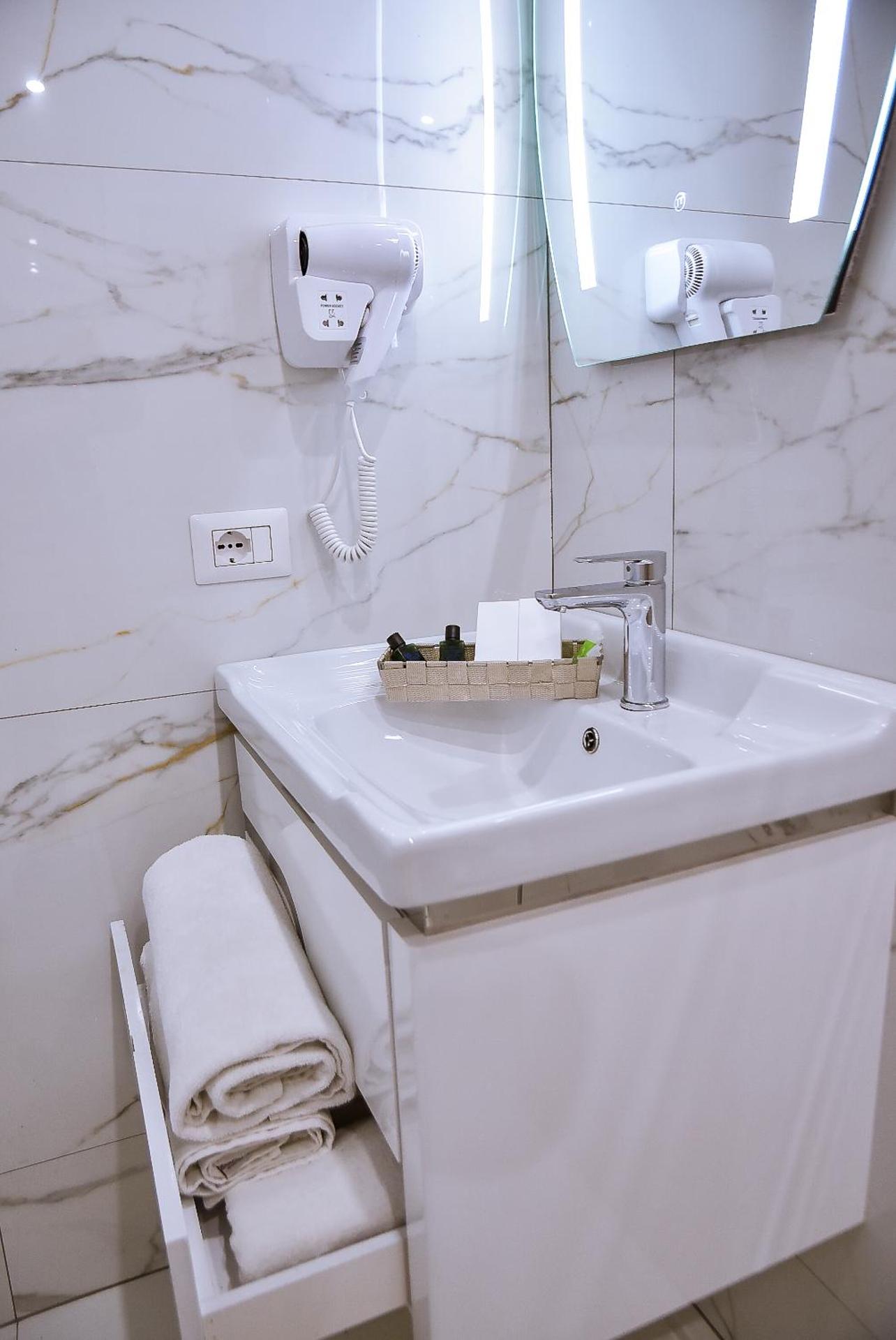 Hotel Jurgen - Photo 101