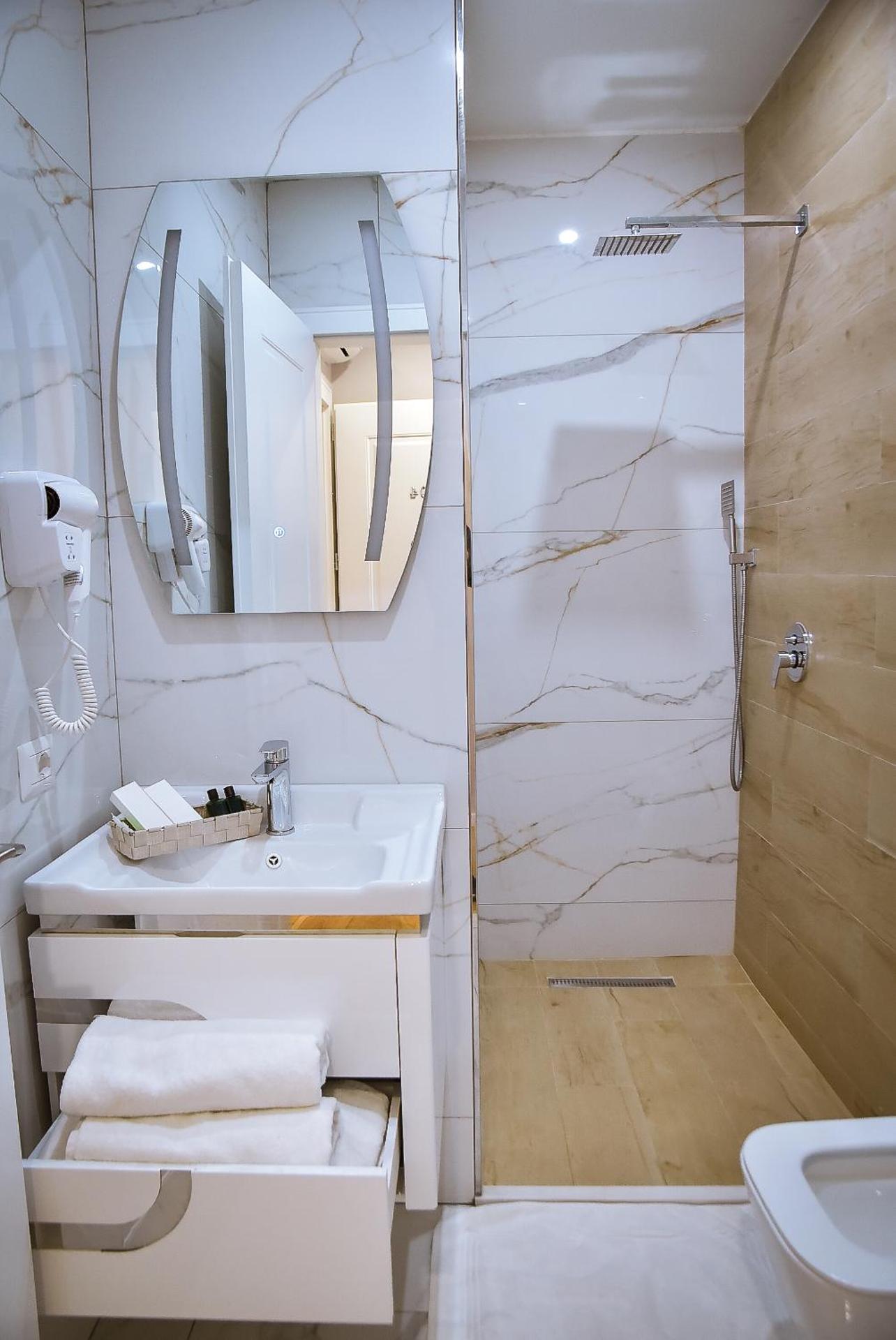 Hotel Jurgen - Photo 109