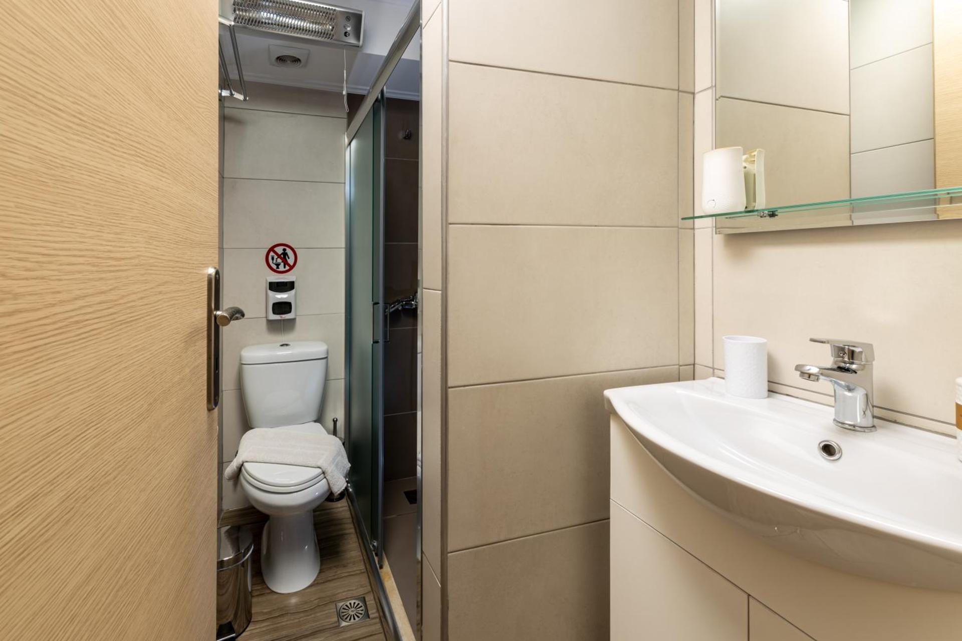 A&J Apartments or Rooms athens airport - Photo 64