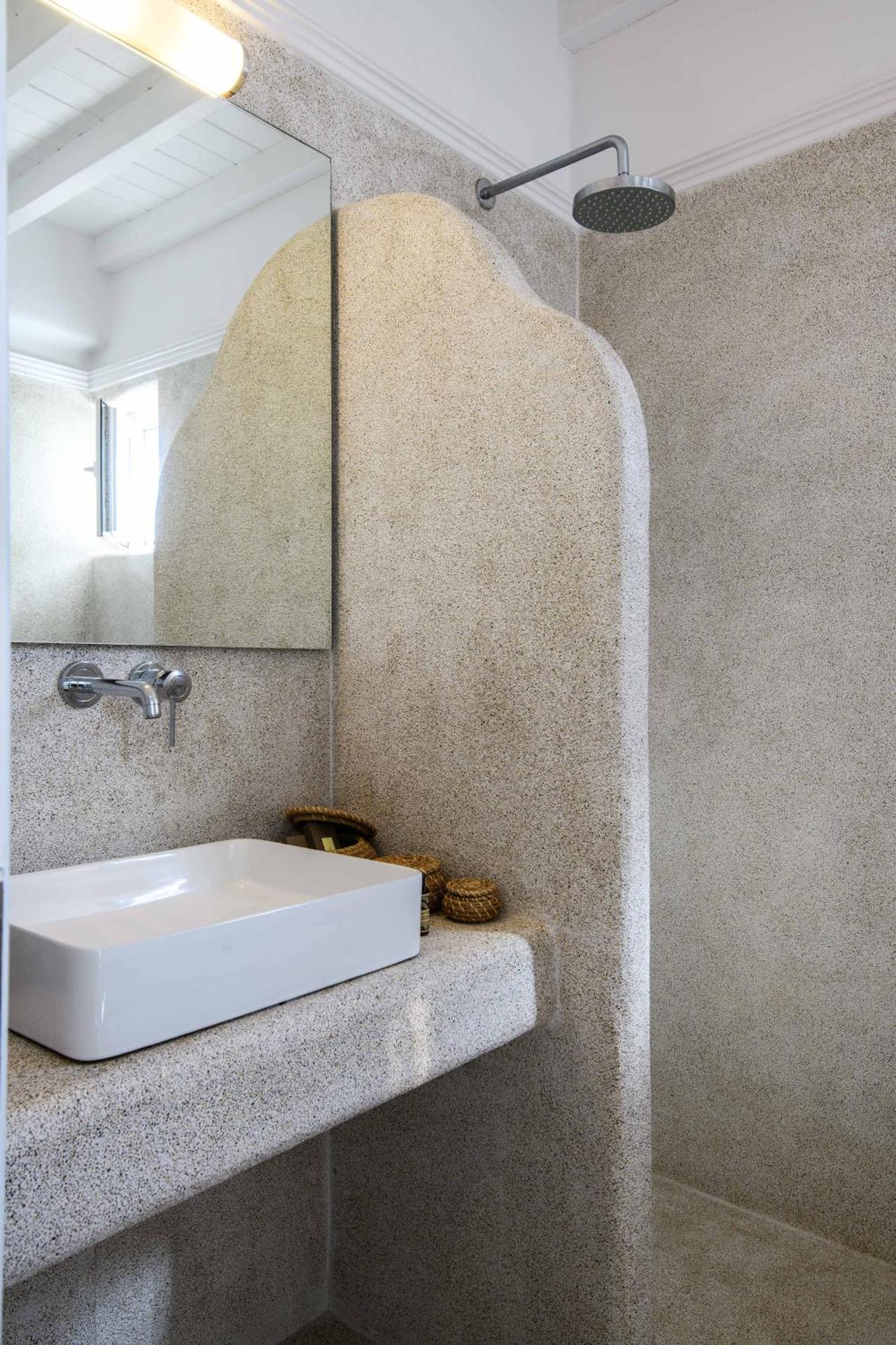 Pelican Bay Hotel - Photo 12