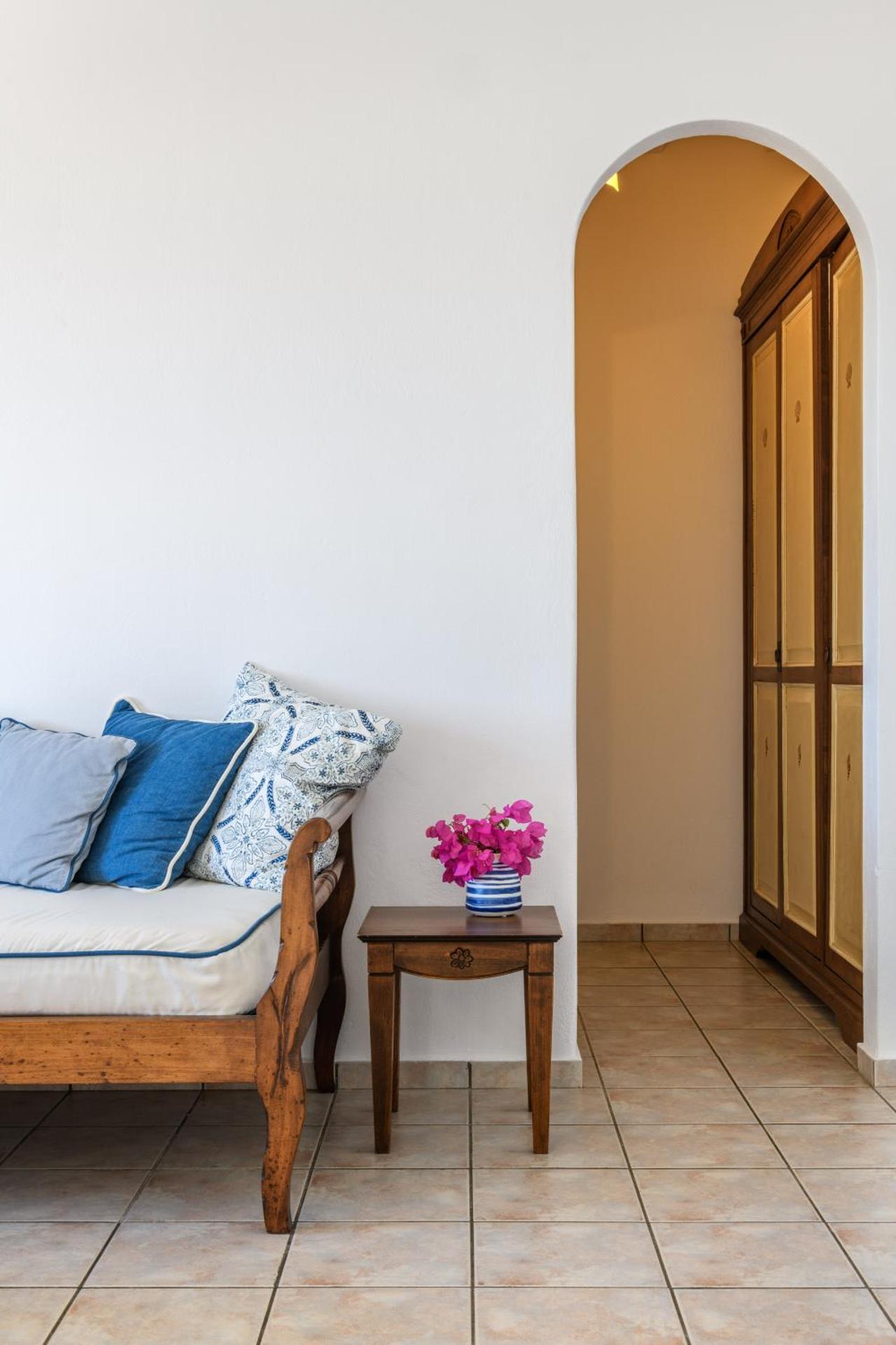 Pelican Bay Hotel - Photo 11