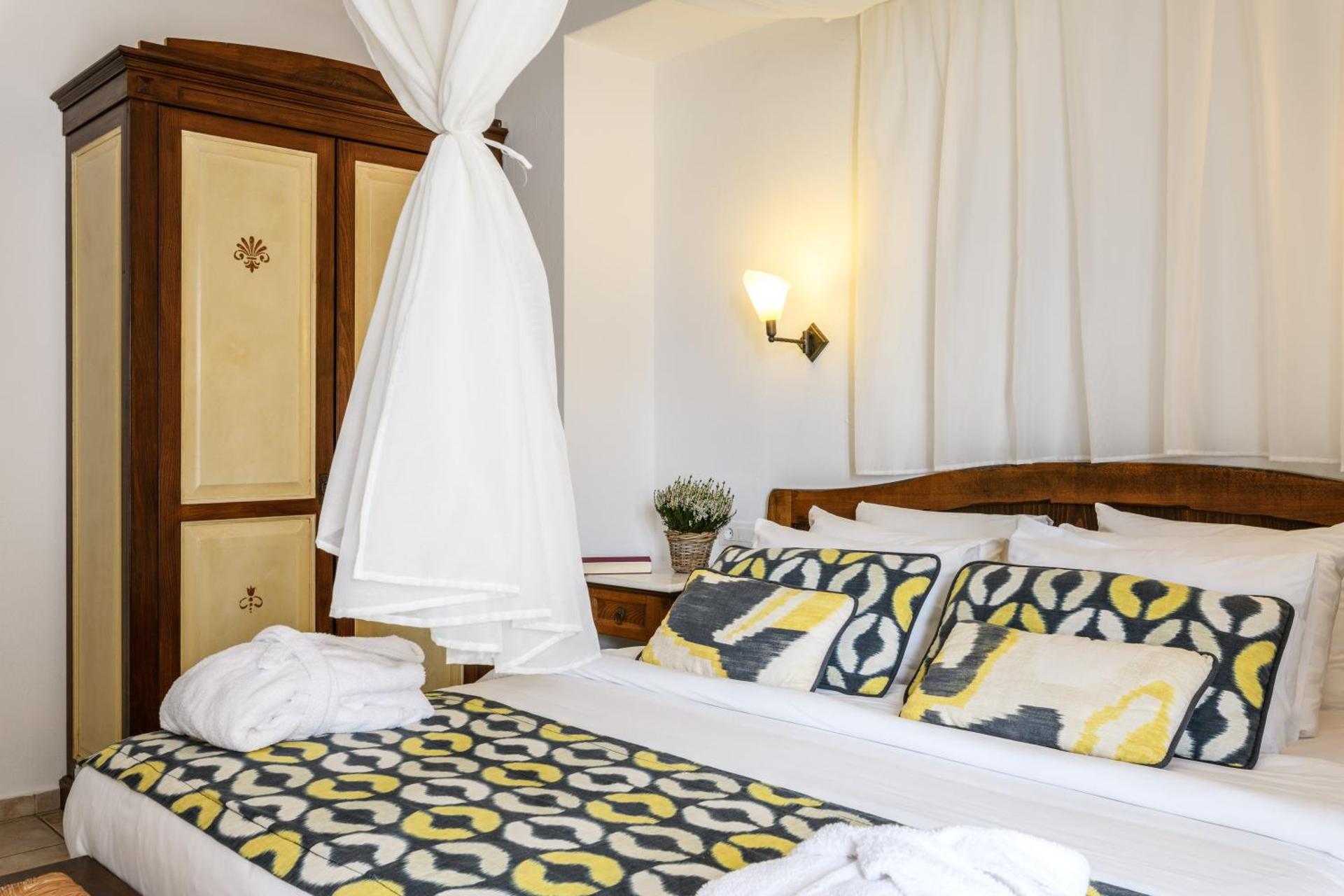 Pelican Bay Hotel - Photo 16