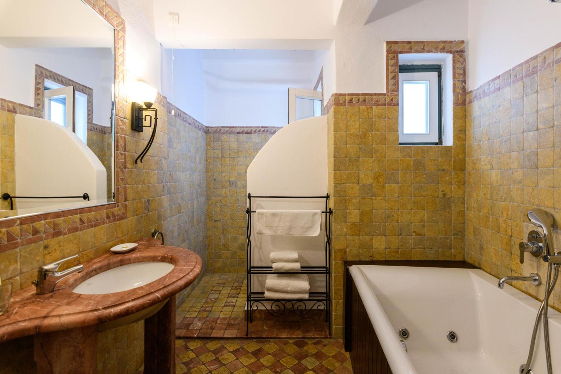 Pelican Bay Hotel - Photo 15