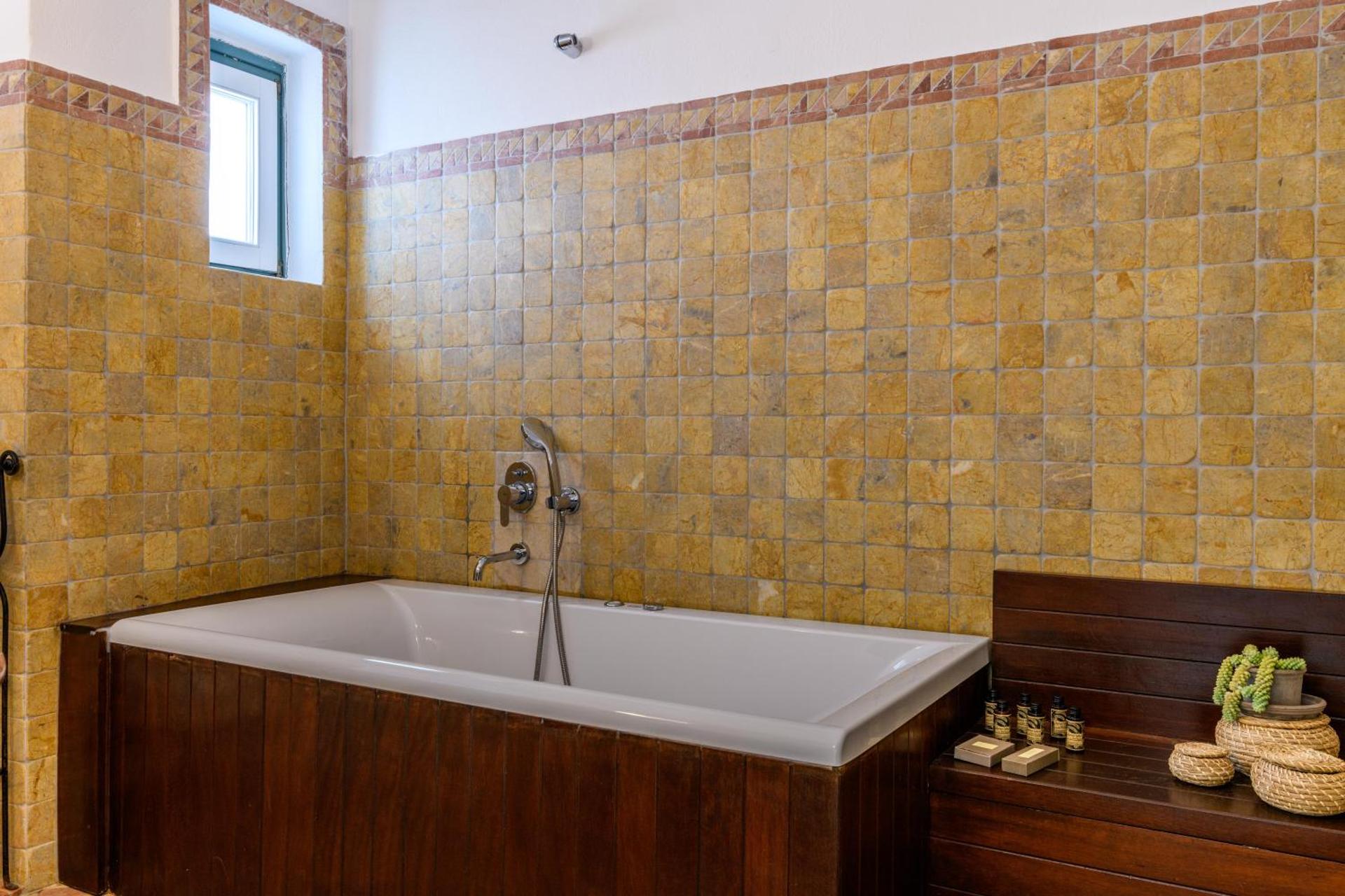 Pelican Bay Hotel - Photo 17