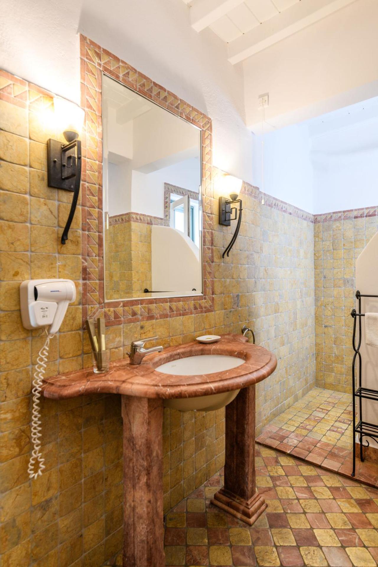 Pelican Bay Hotel - Photo 104