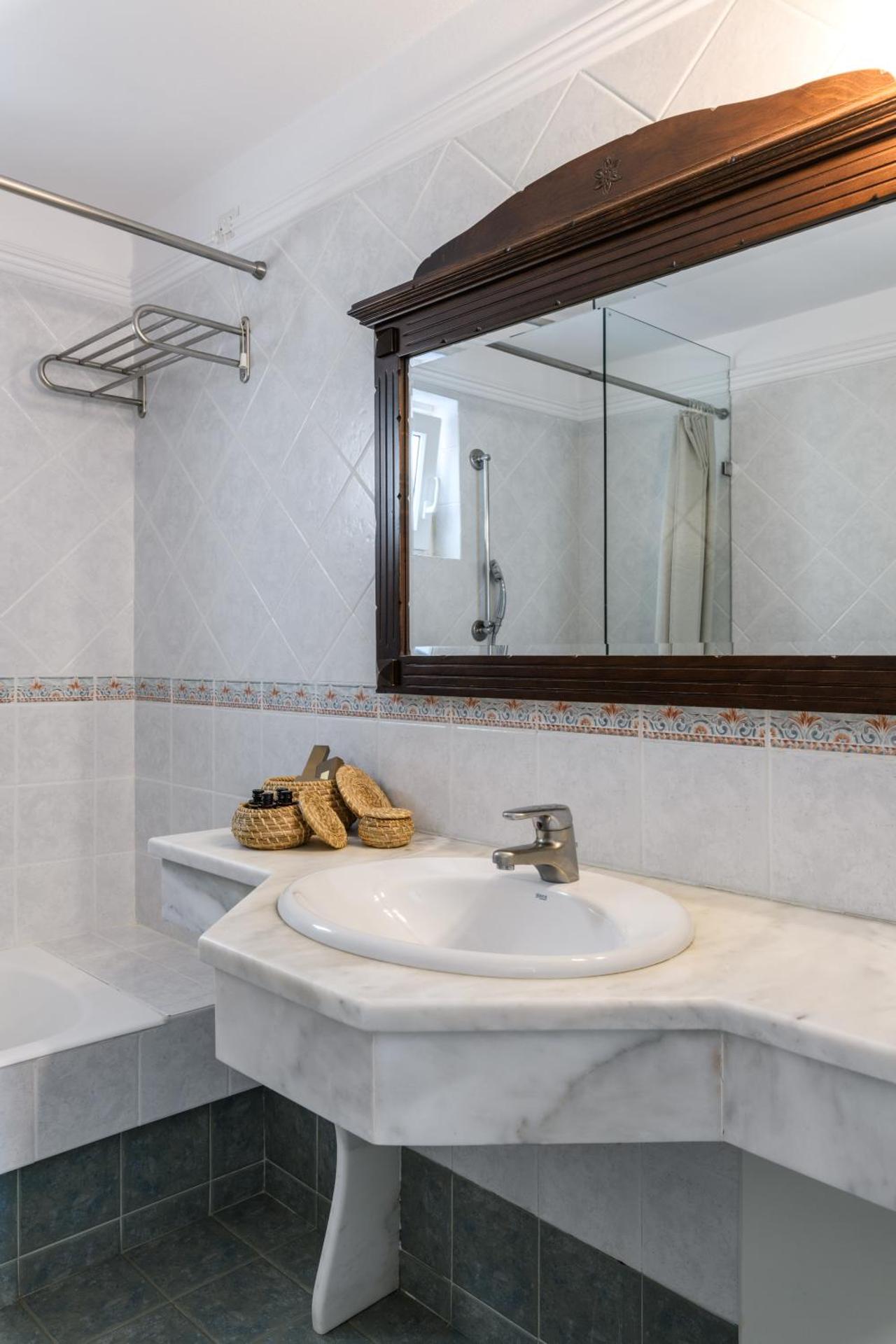 Pelican Bay Hotel - Photo 5