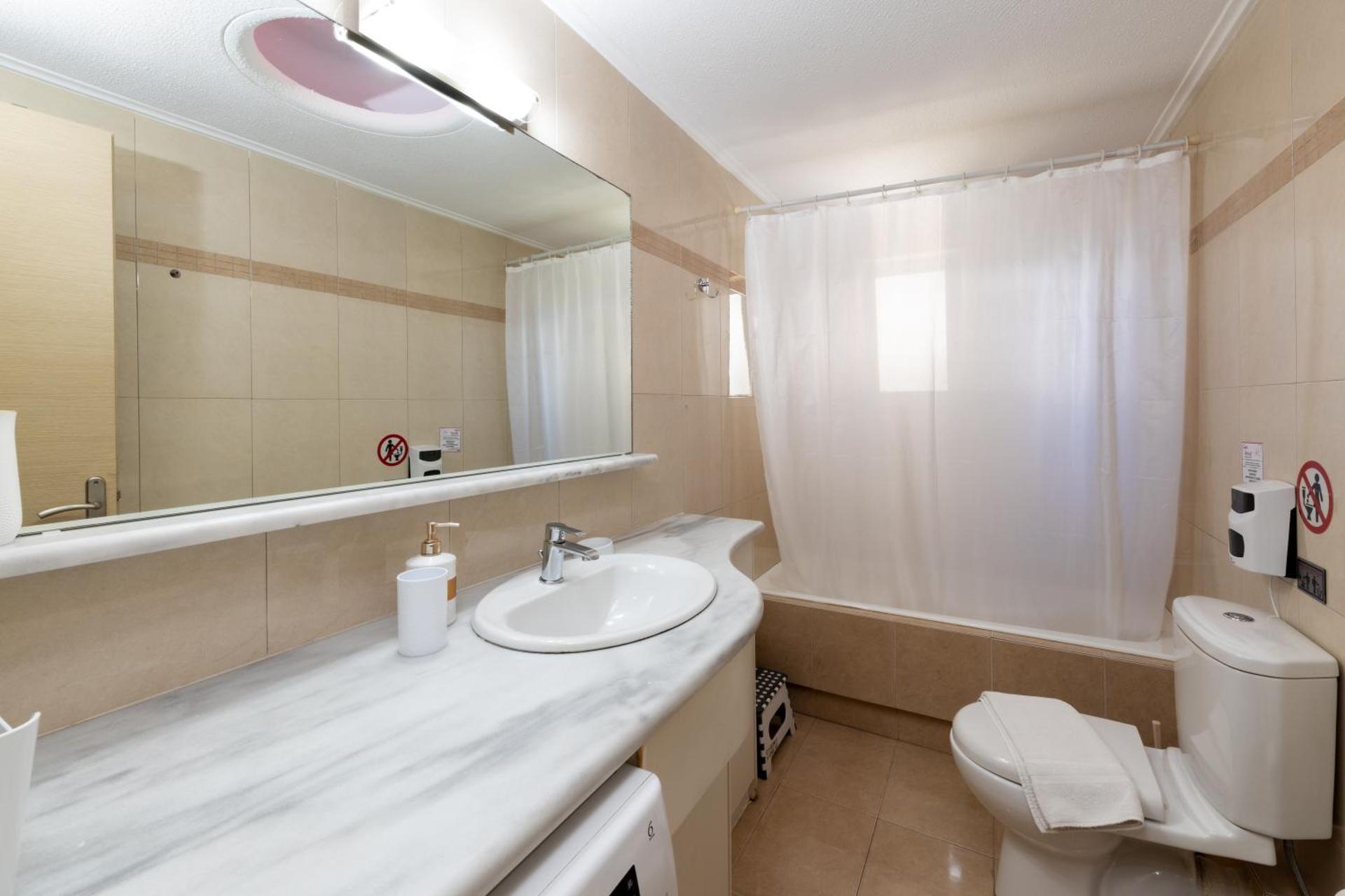 A&J Apartments or Rooms athens airport - Photo 22