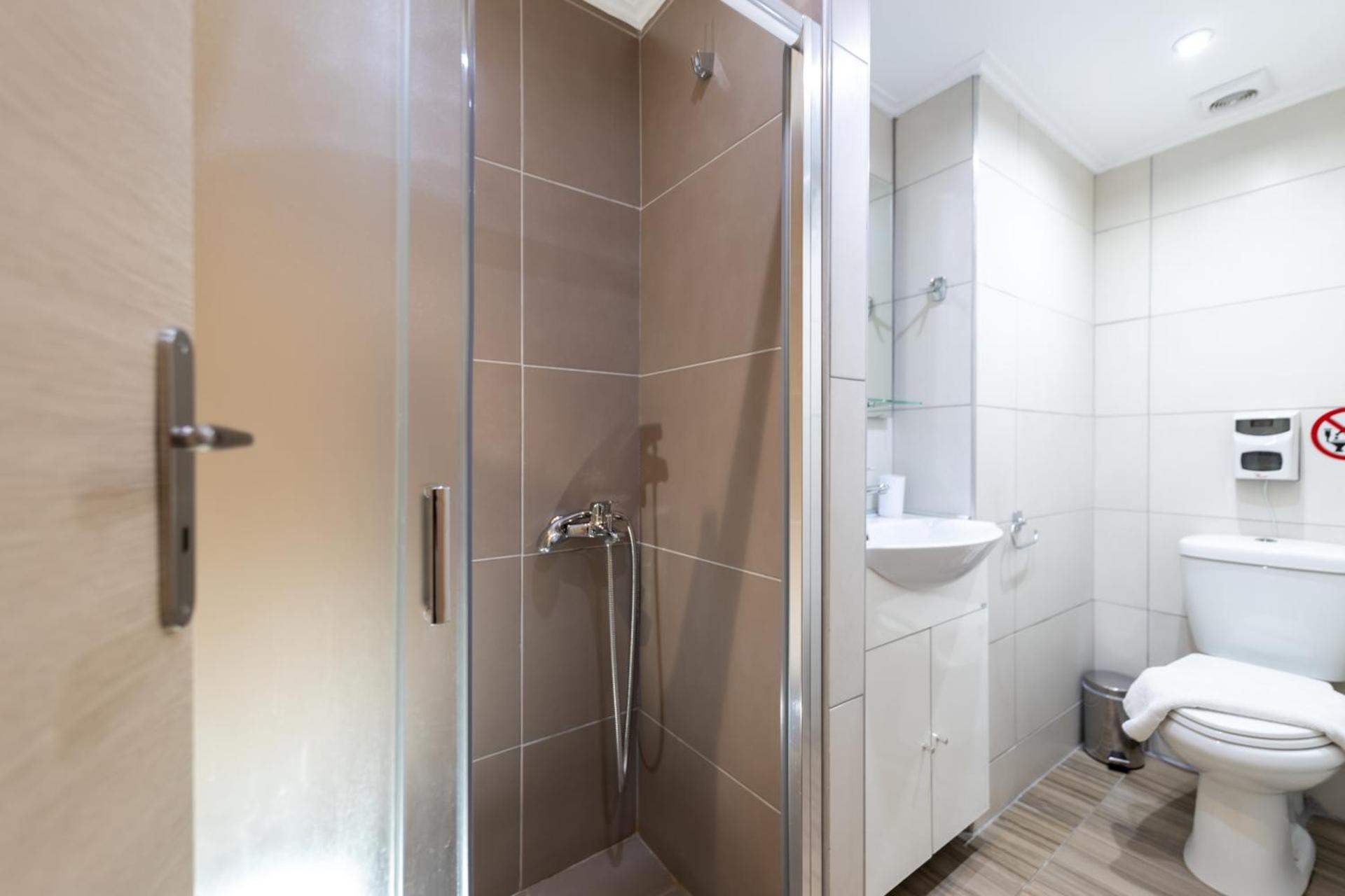 A&J Apartments or Rooms athens airport - Photo 61
