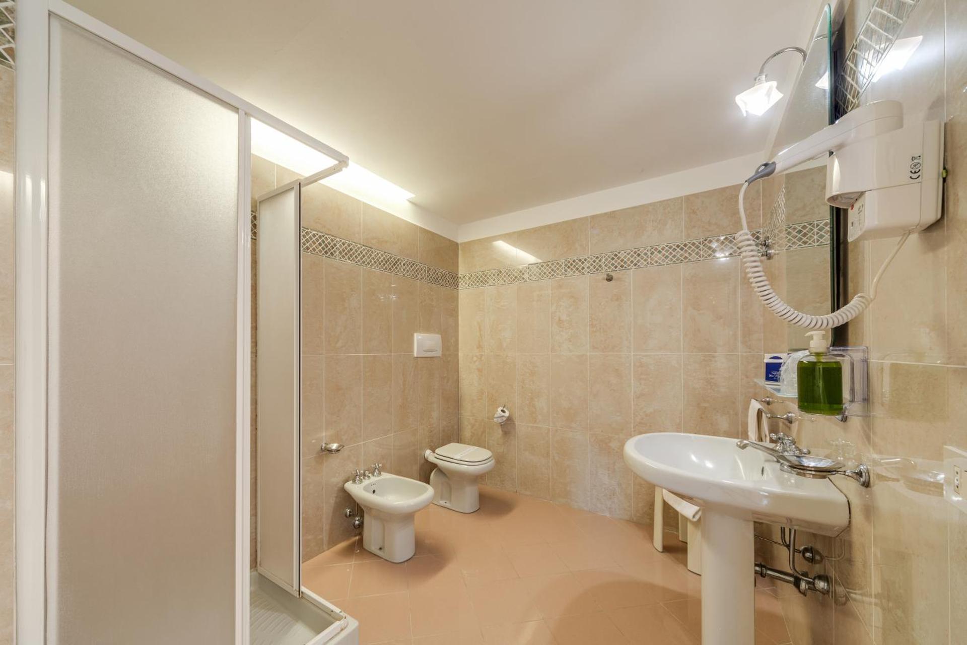 Hotel Minerva - Photo 30