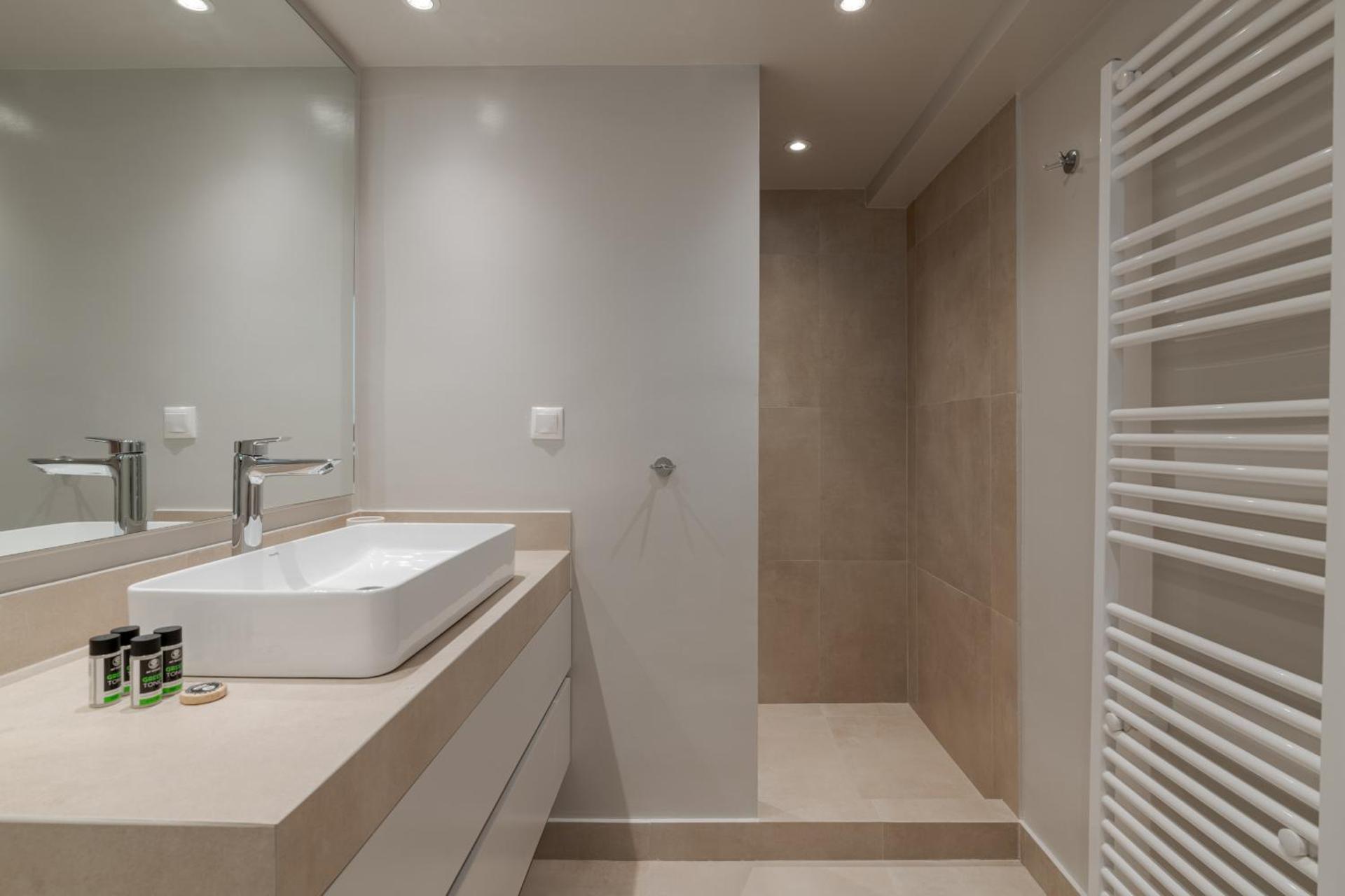 Historic Plaka's Deluxe Apartment - Photo 48