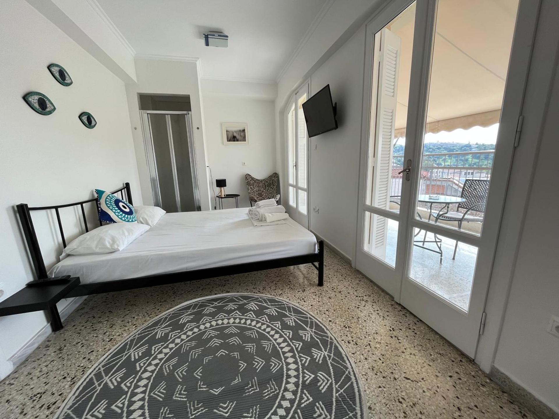 Superior Double Room Ensuite with Balcony & Acropolis View