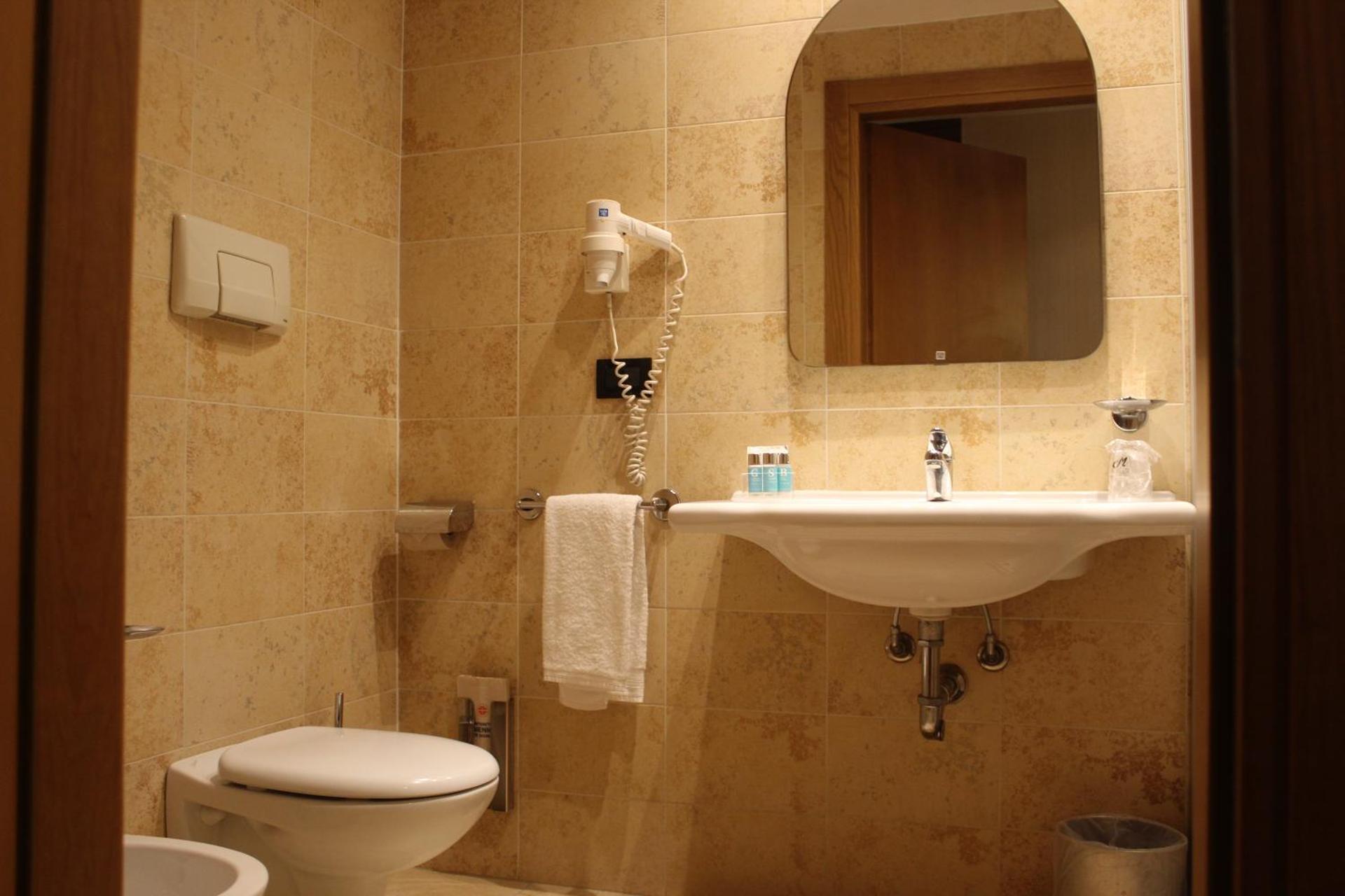 MH Hotel Piacenza Fiera - Photo 58