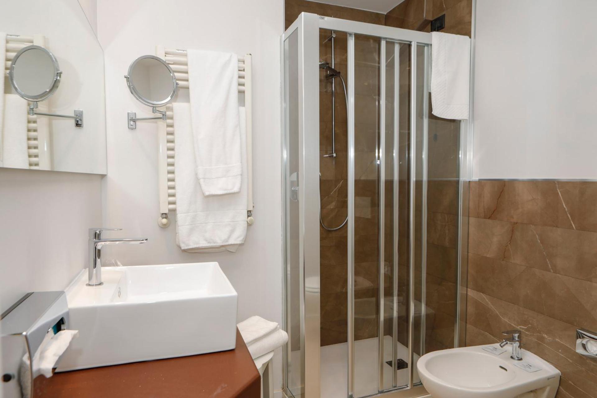 Hotel Lancaster - Photo 43