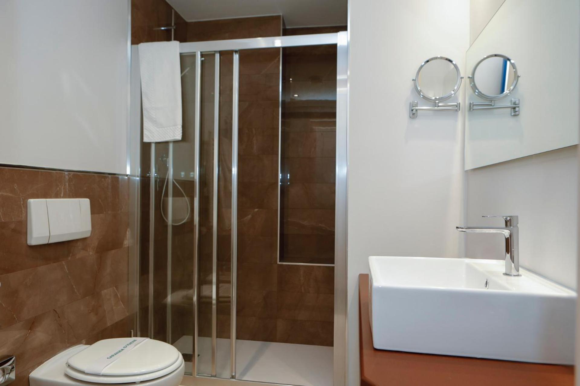 Hotel Lancaster - Photo 35