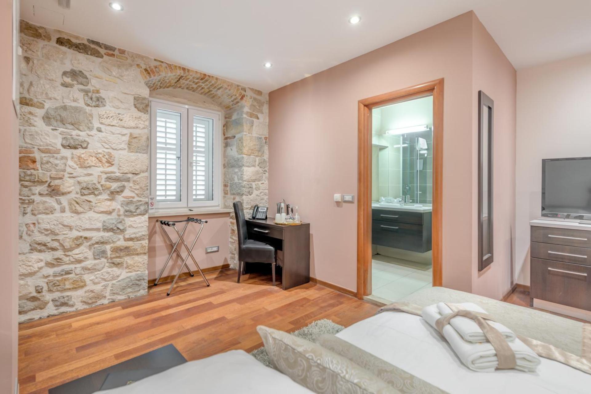 Palace Suites Heritage Hotel - Adults Only - Photo 26