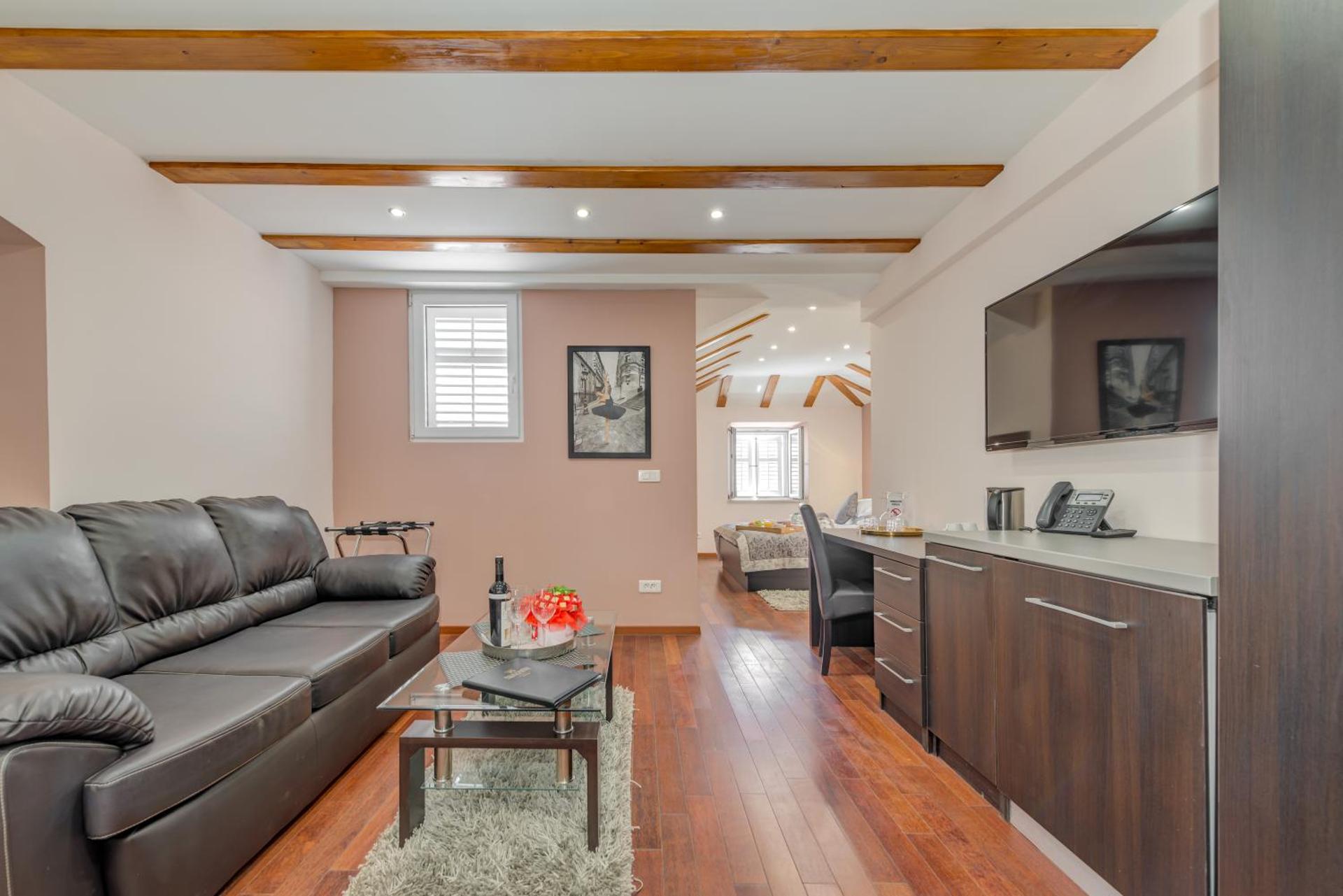 Palace Suites Heritage Hotel - Adults Only - Photo 7