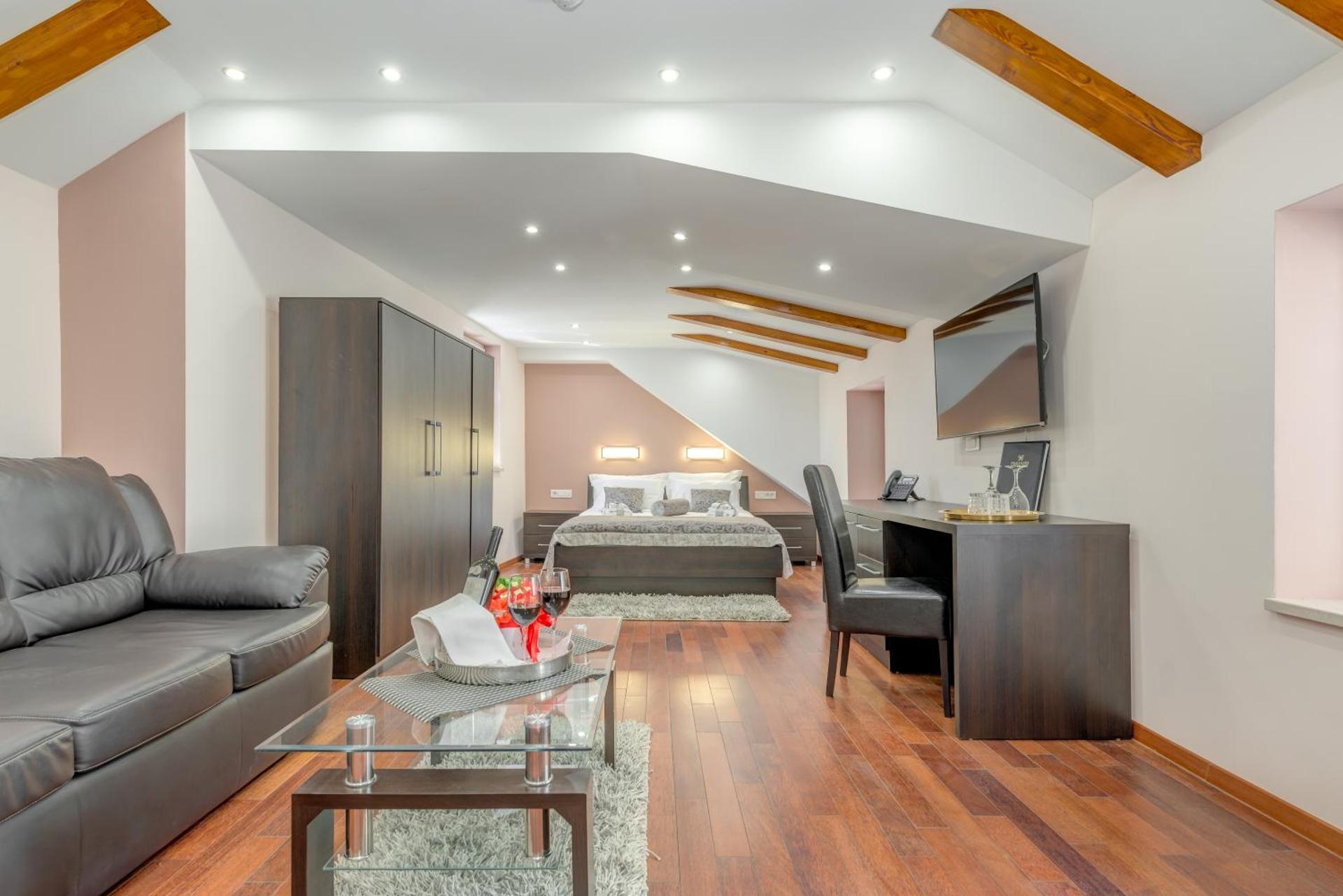 Palace Suites Heritage Hotel - Adults Only - Photo 4