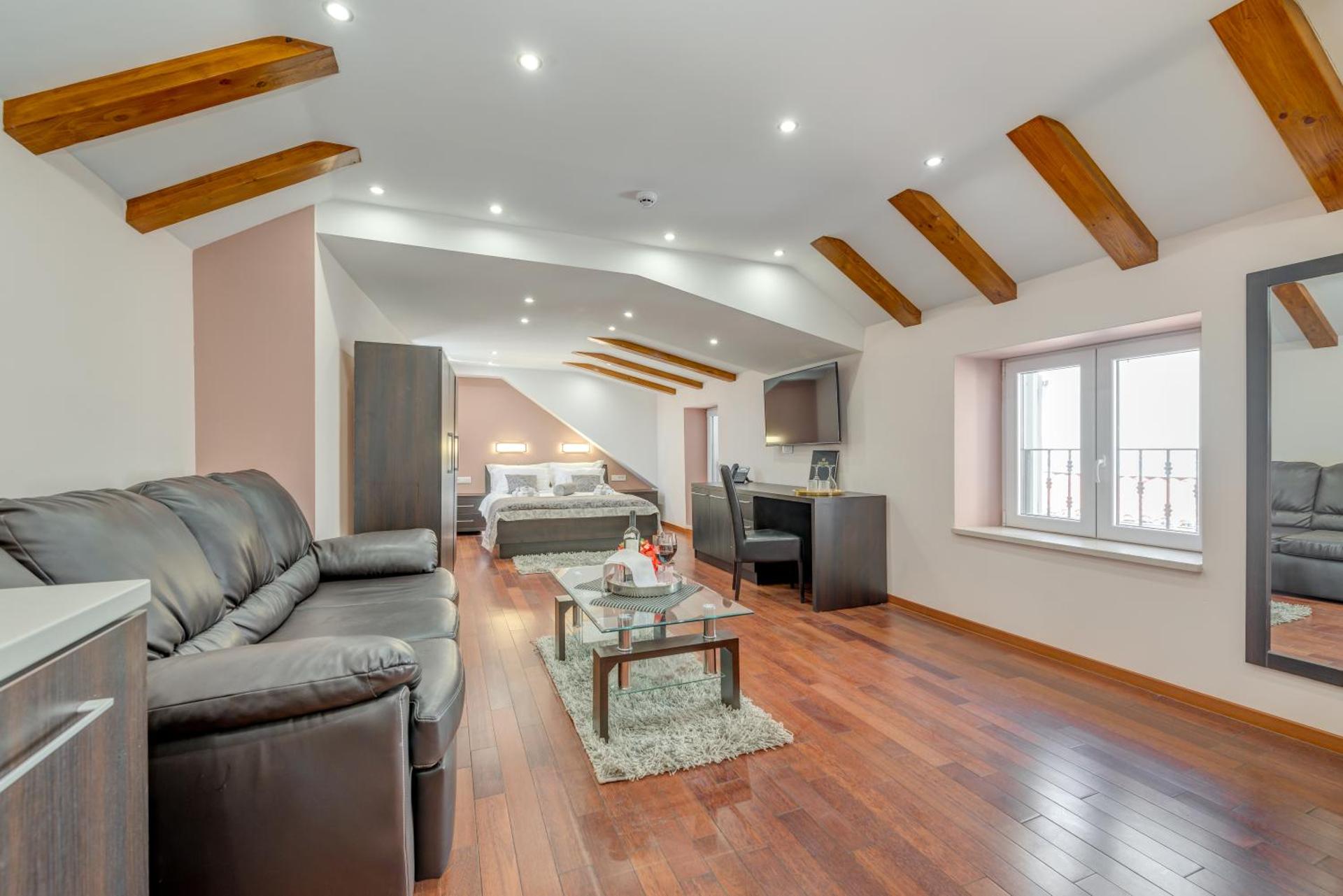 Palace Suites Heritage Hotel - Adults Only - Photo 8