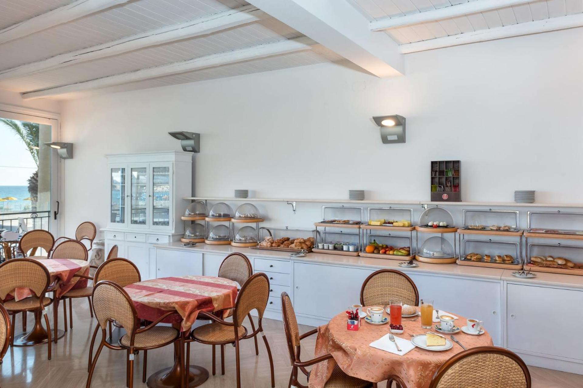 Hotel Riviera - Photo 15