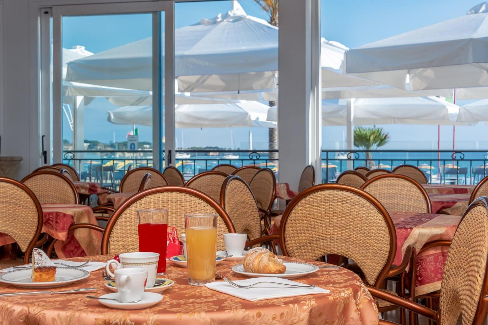 Hotel Riviera - Photo 16