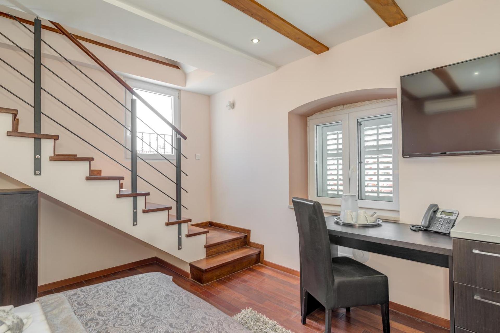 Palace Suites Heritage Hotel - Adults Only - Photo 13