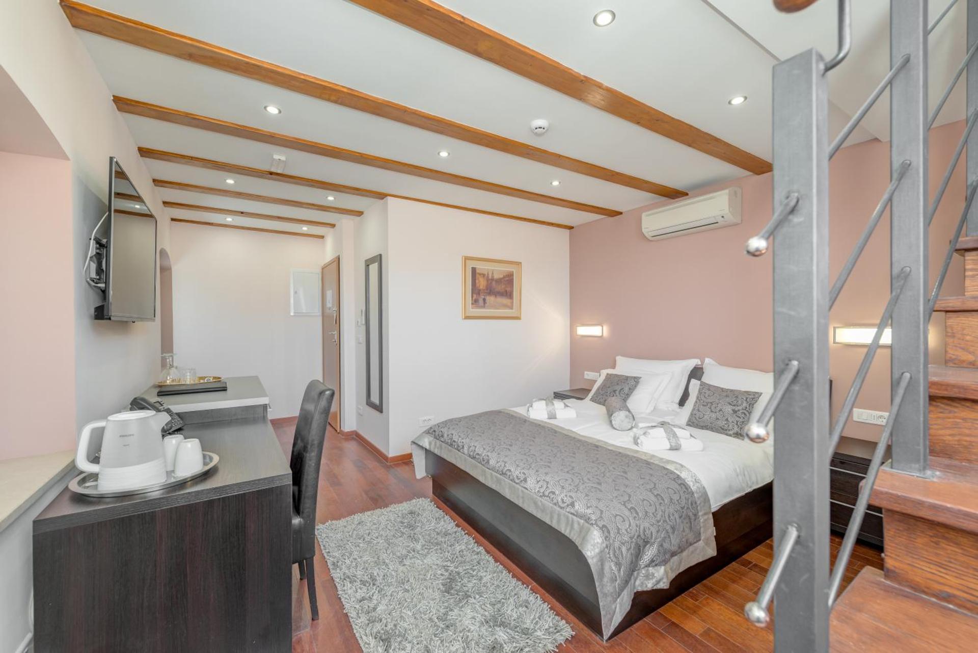 Palace Suites Heritage Hotel - Adults Only - Photo 12