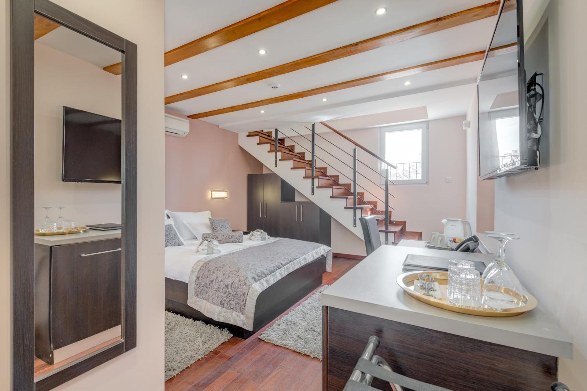 Palace Suites Heritage Hotel - Adults Only - Photo 11