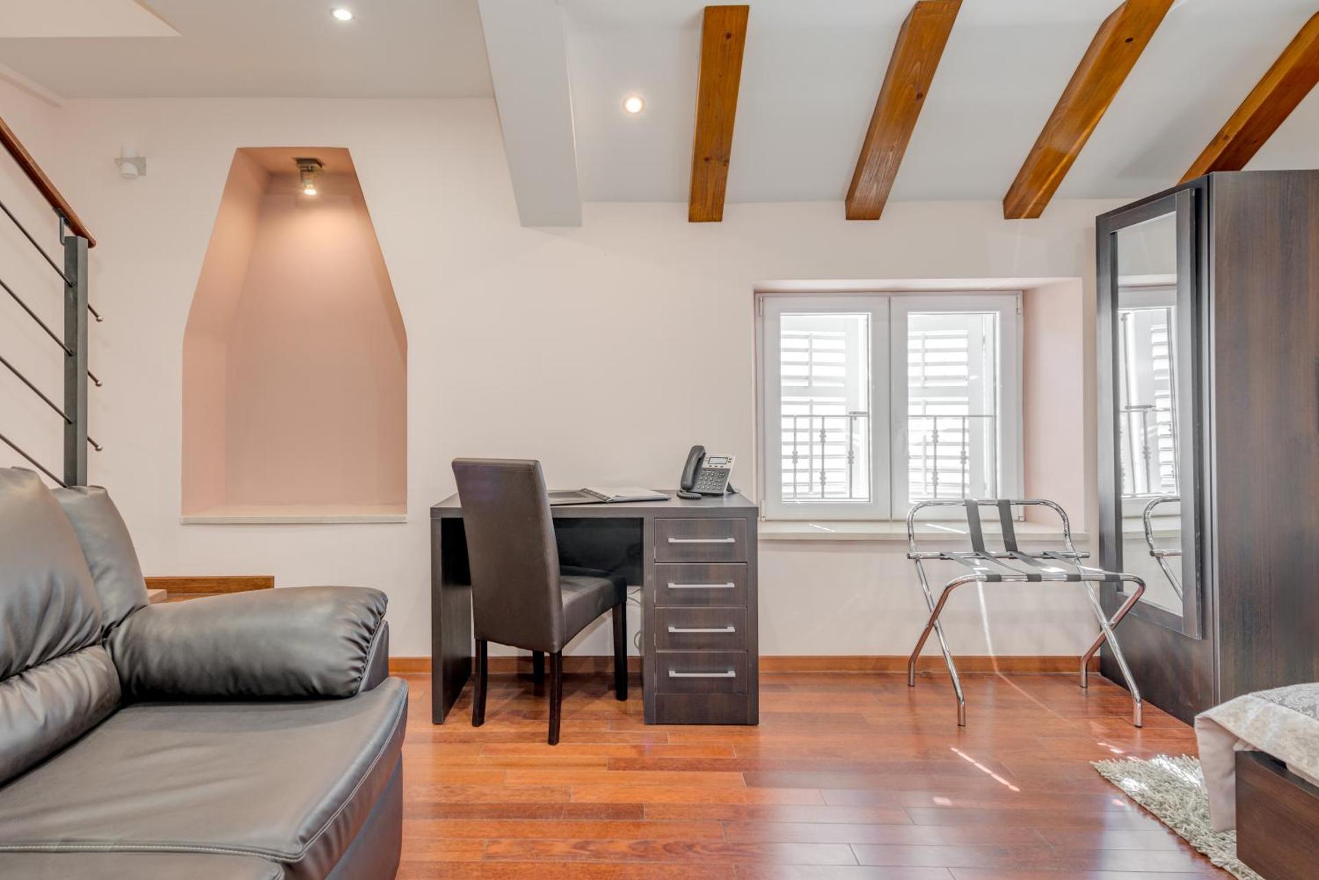 Palace Suites Heritage Hotel - Adults Only - Photo 3