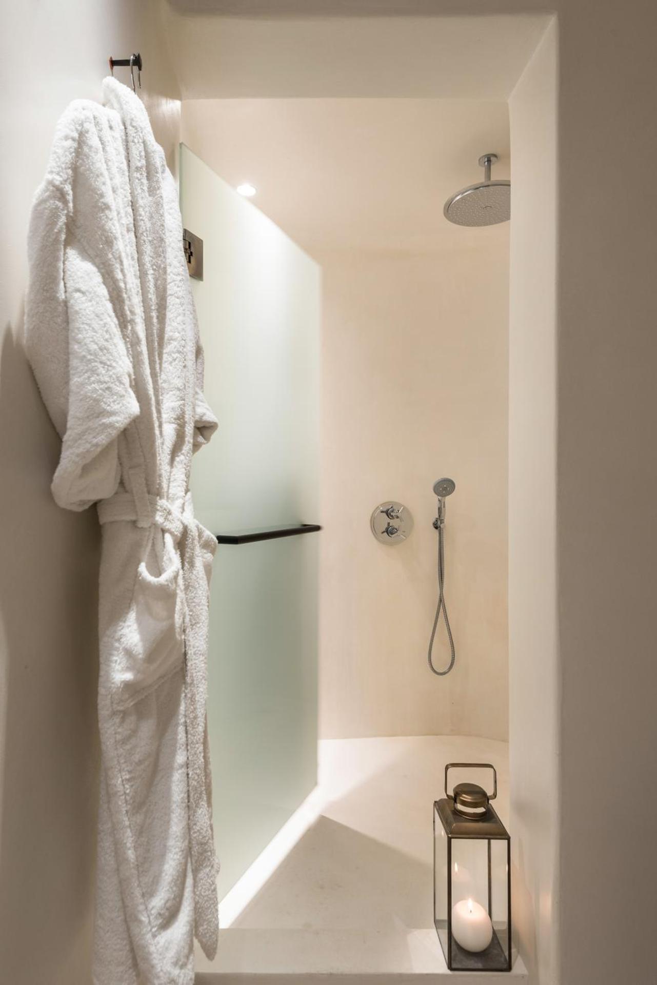 Porto Fira Suites - Photo 33