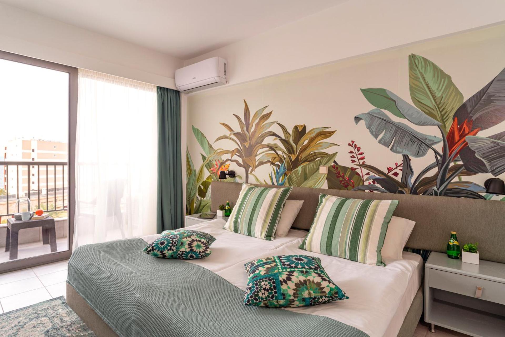 Double Room with Balcony and Sea View - Photo 3